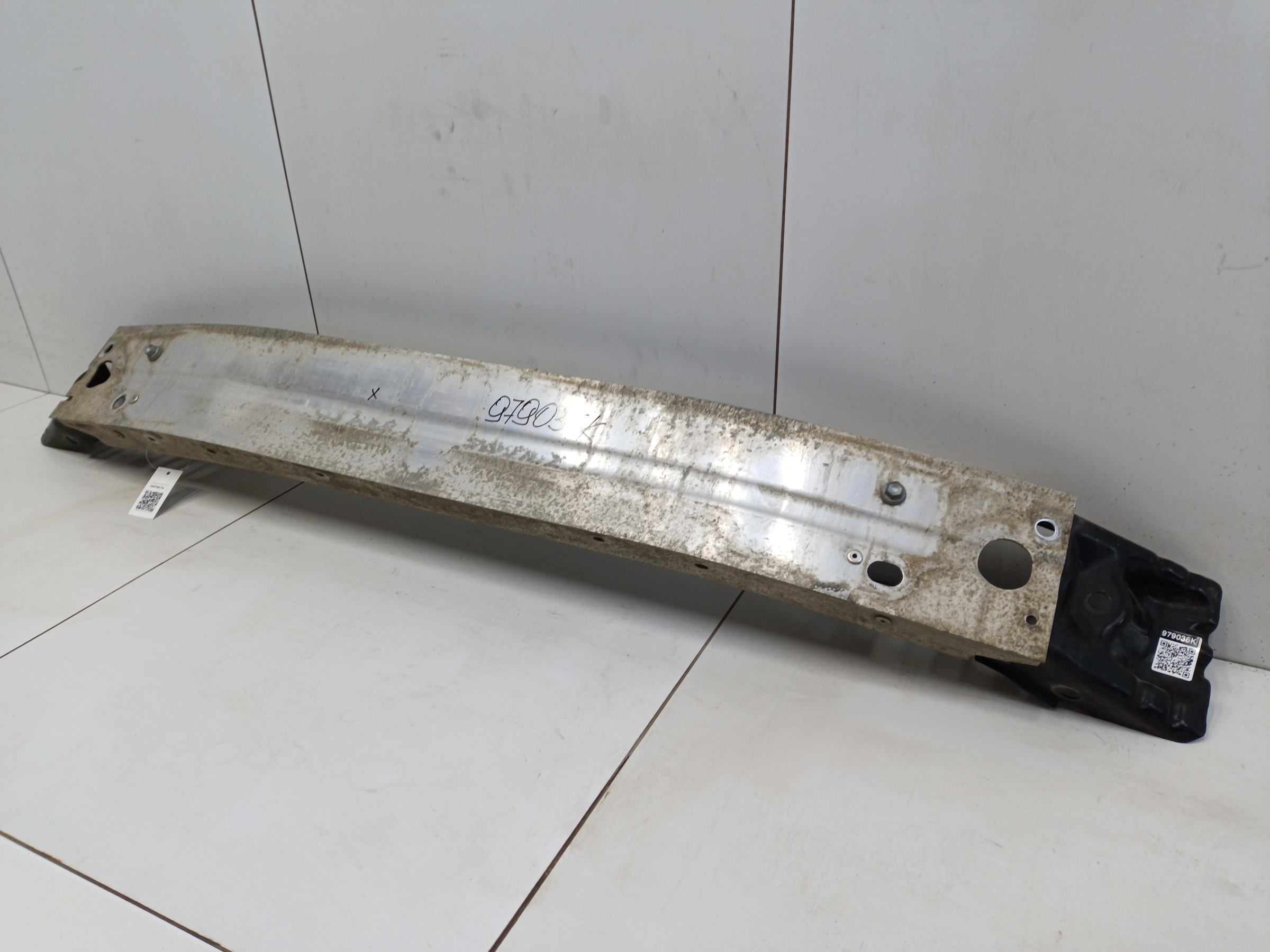 Усилитель переднего бампера Toyota RAV4 XA50