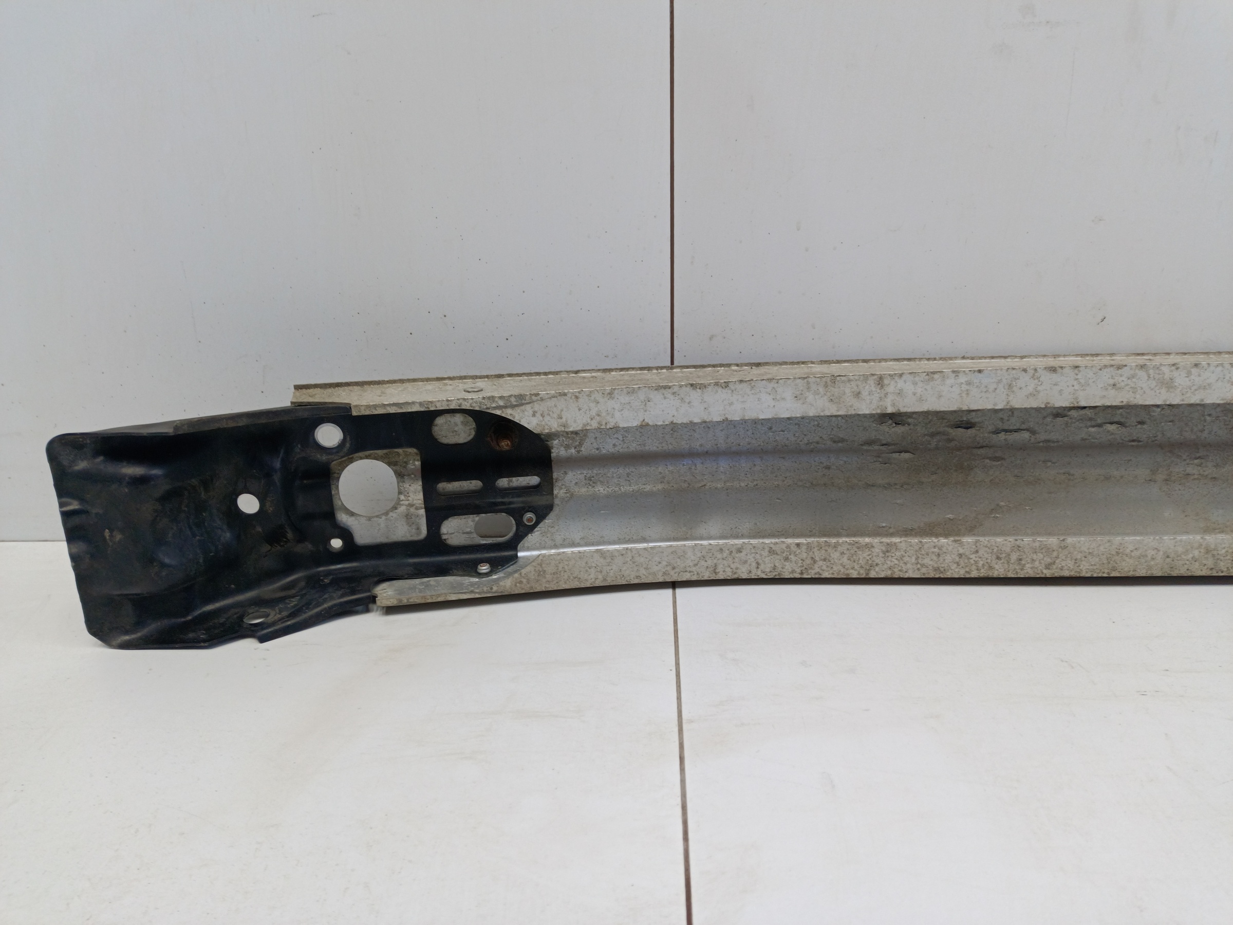 Усилитель переднего бампера Toyota RAV4 XA50