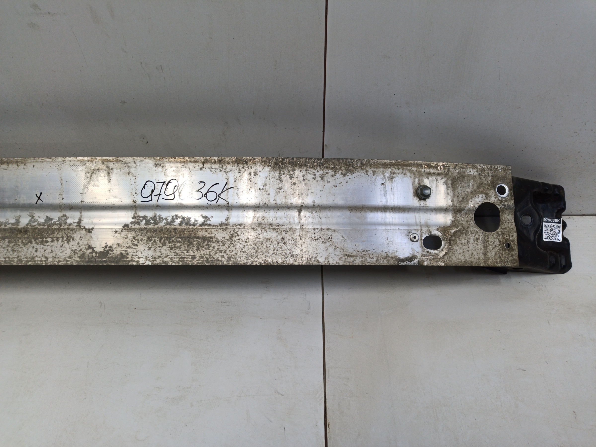 Усилитель переднего бампера Toyota RAV4 XA50