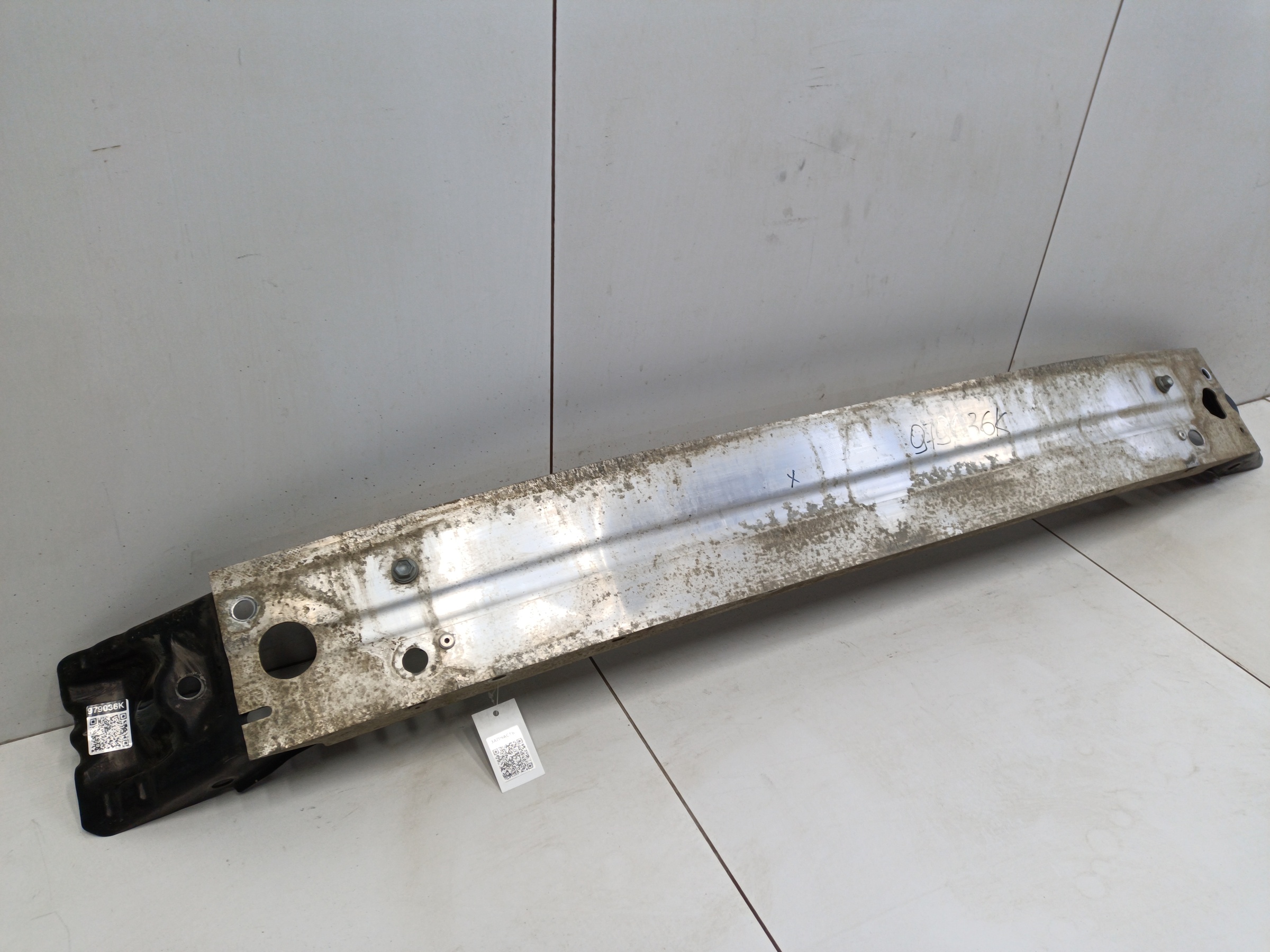 Усилитель переднего бампера Toyota RAV4 XA50