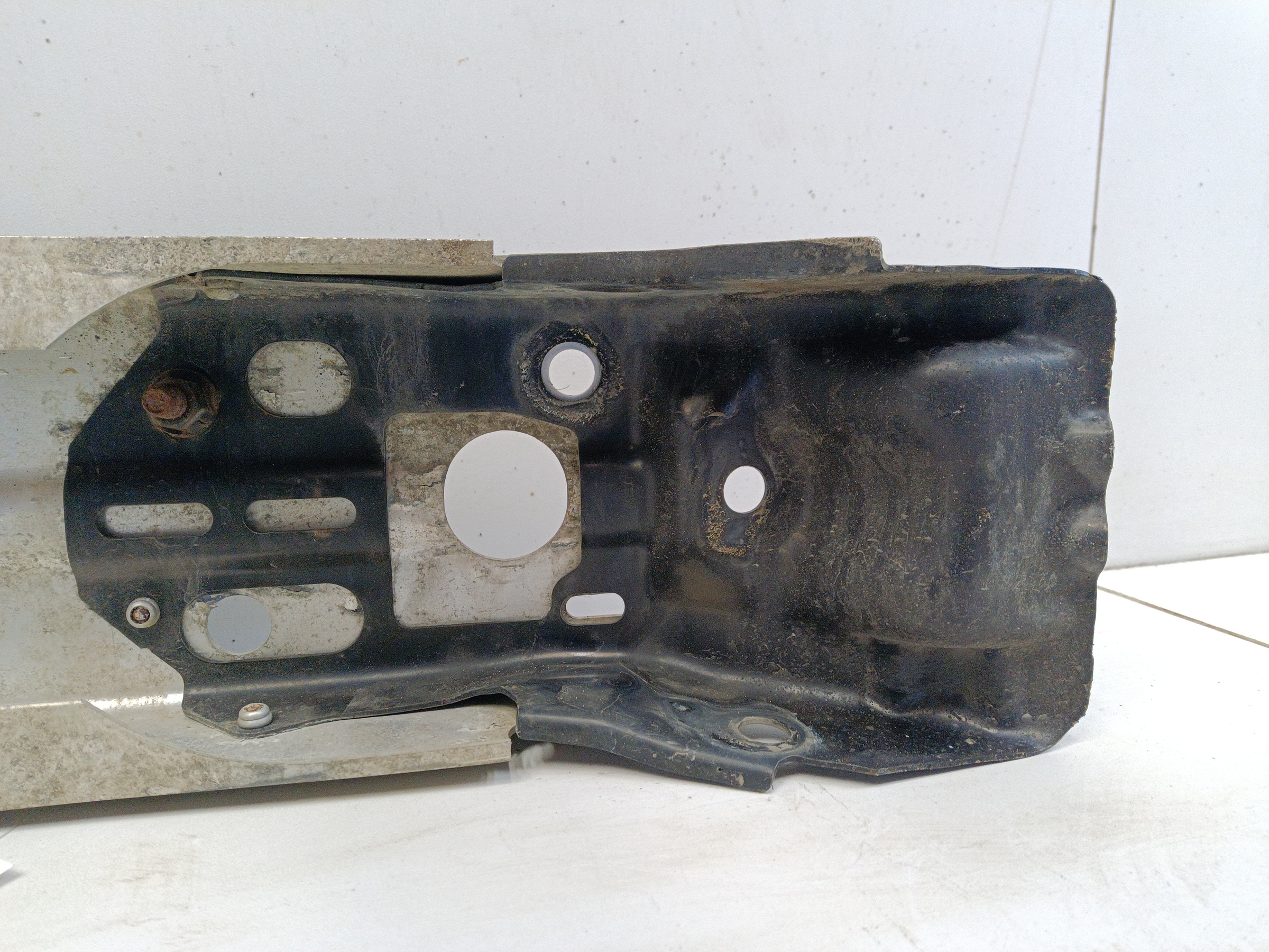 Усилитель переднего бампера Toyota RAV4 XA50