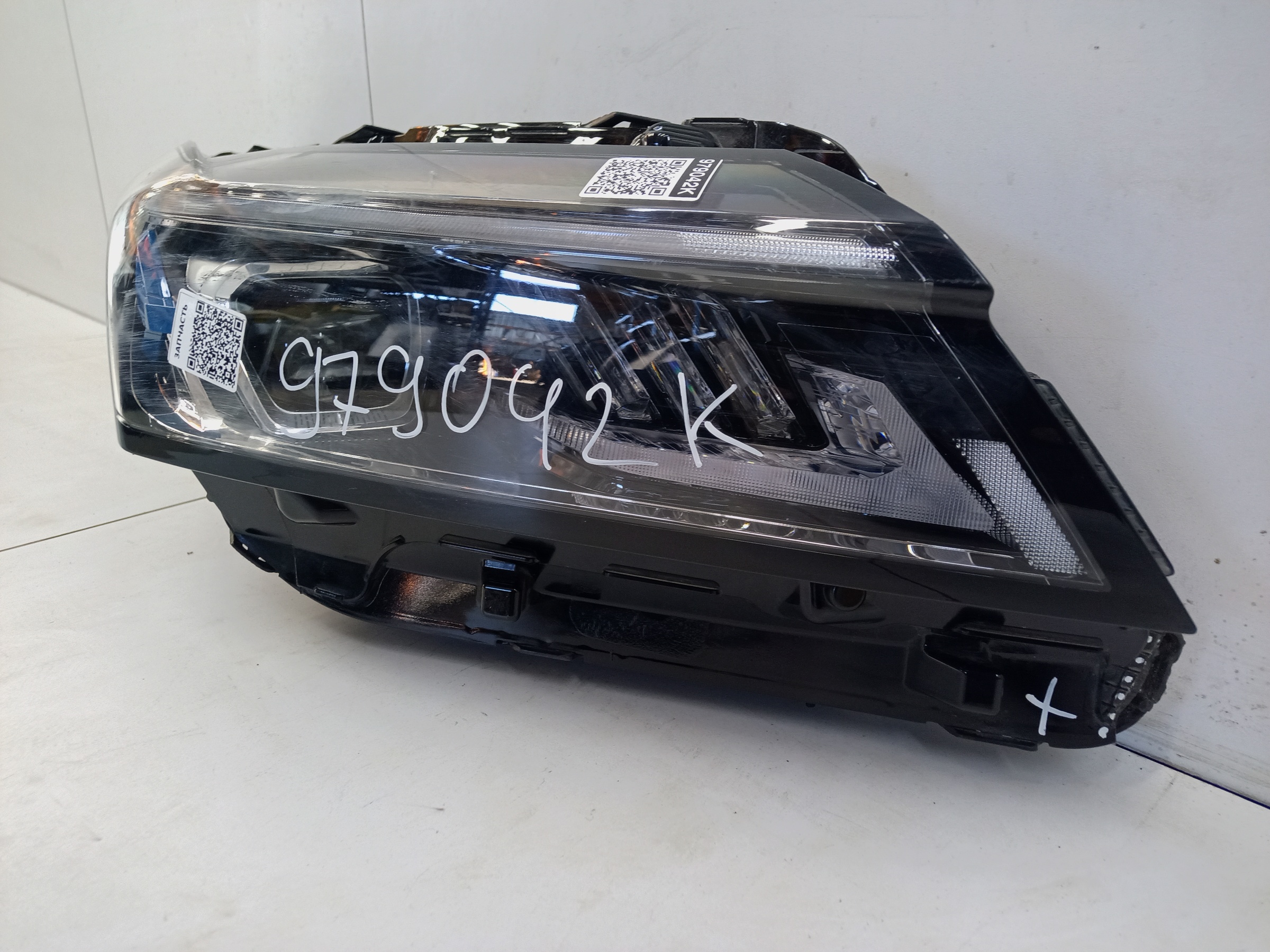 Фара передняя правая Evolute i-Space LED