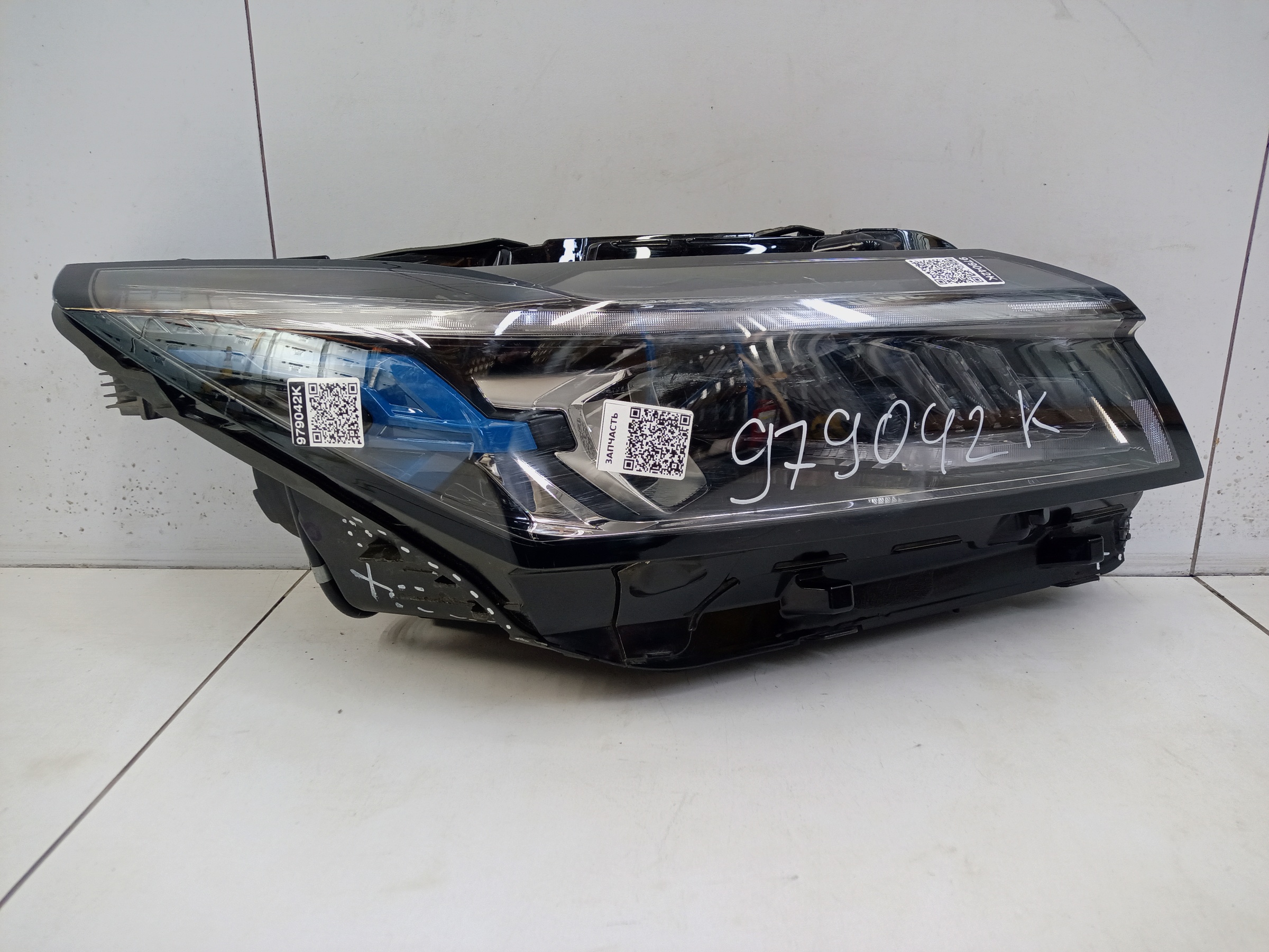 Фара передняя правая Evolute i-Space LED