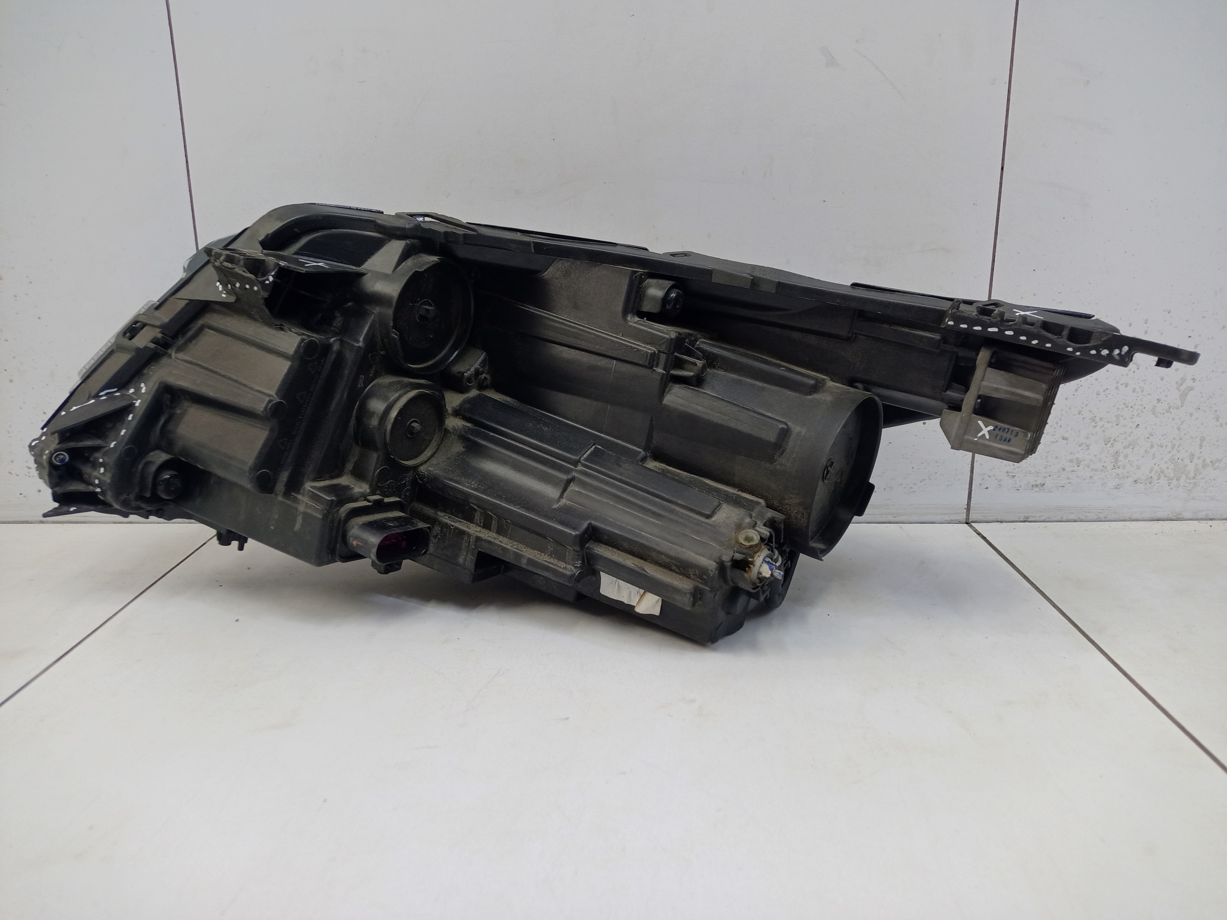 Фара передняя правая Evolute i-Space LED