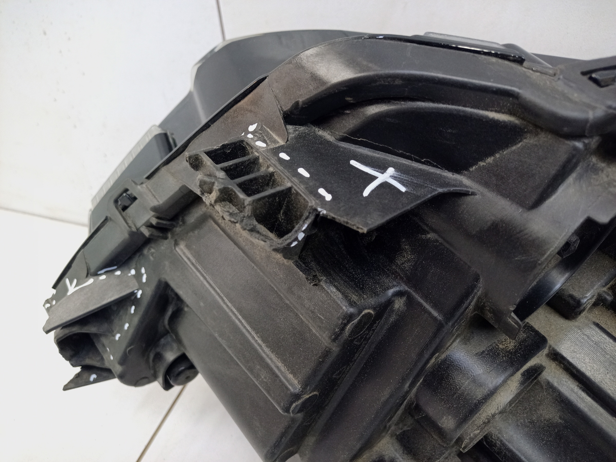 Фара передняя правая Evolute i-Space LED