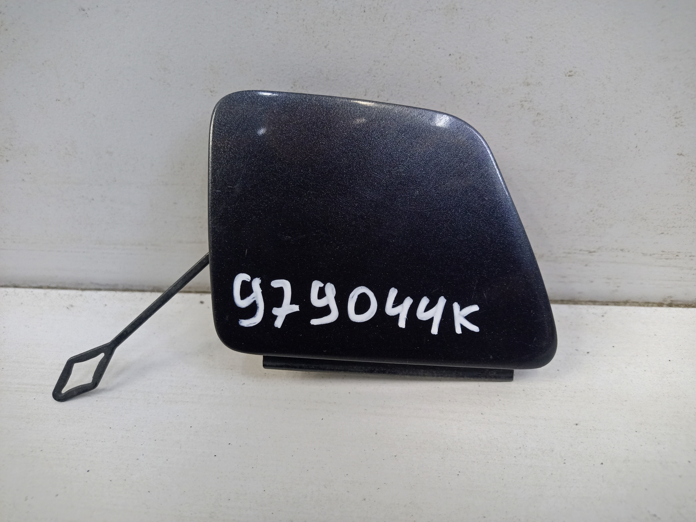 Заглушка буксировочного крюка переднего бампера BMW 6er G32