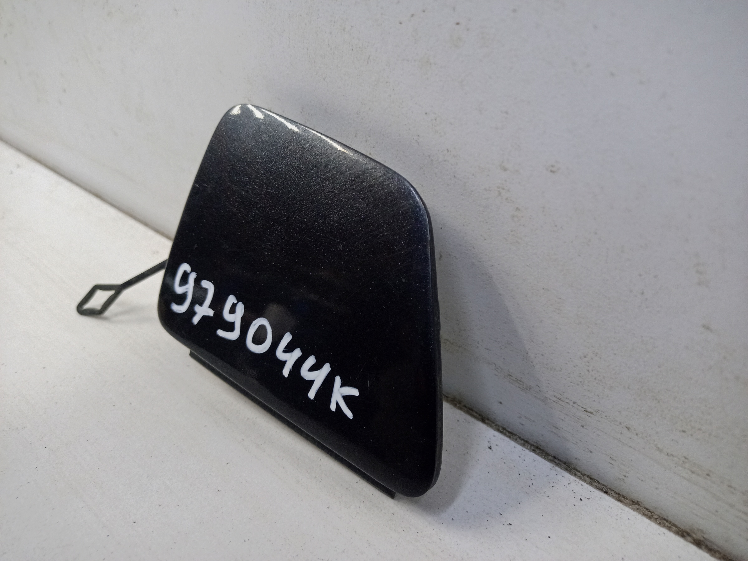 Заглушка буксировочного крюка переднего бампера BMW 6er G32