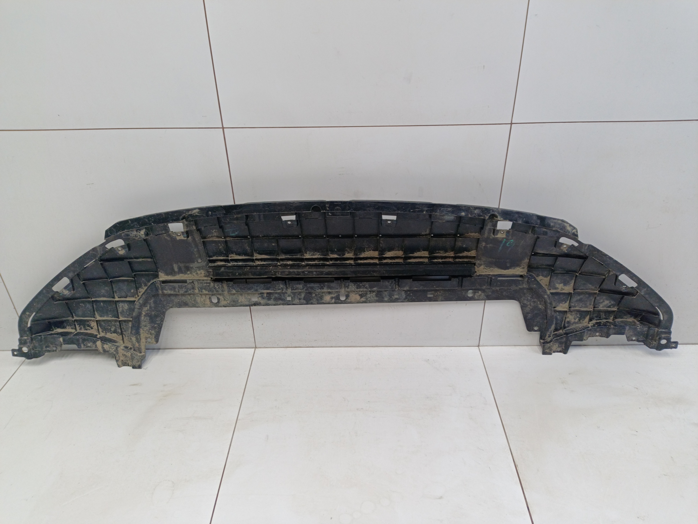 Пыльник переднего бампера Geely Monjaro