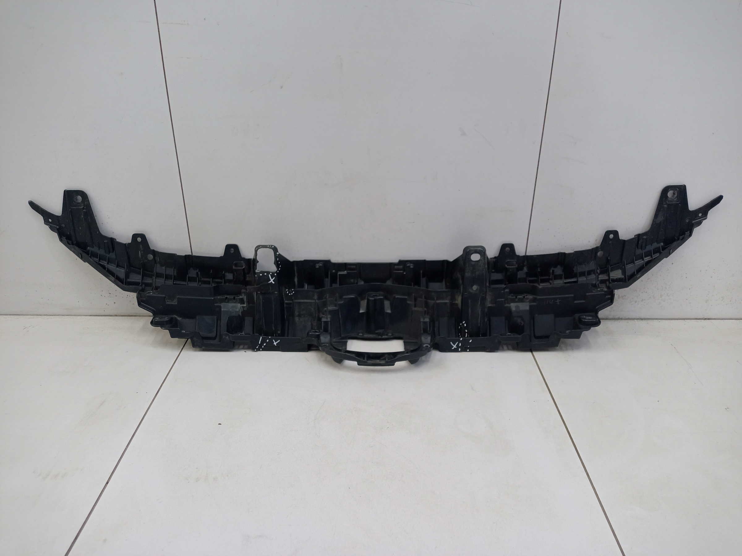 Кронштейн решетки радиатора Toyota RAV4 XA50