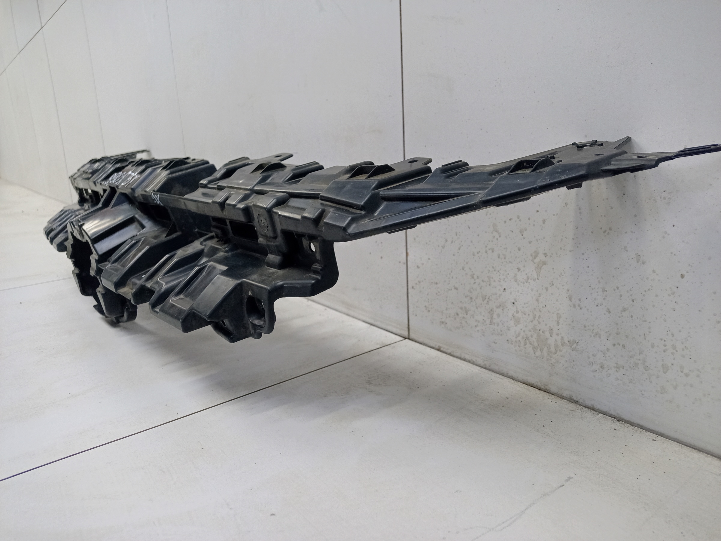 Кронштейн решетки радиатора Toyota RAV4 XA50