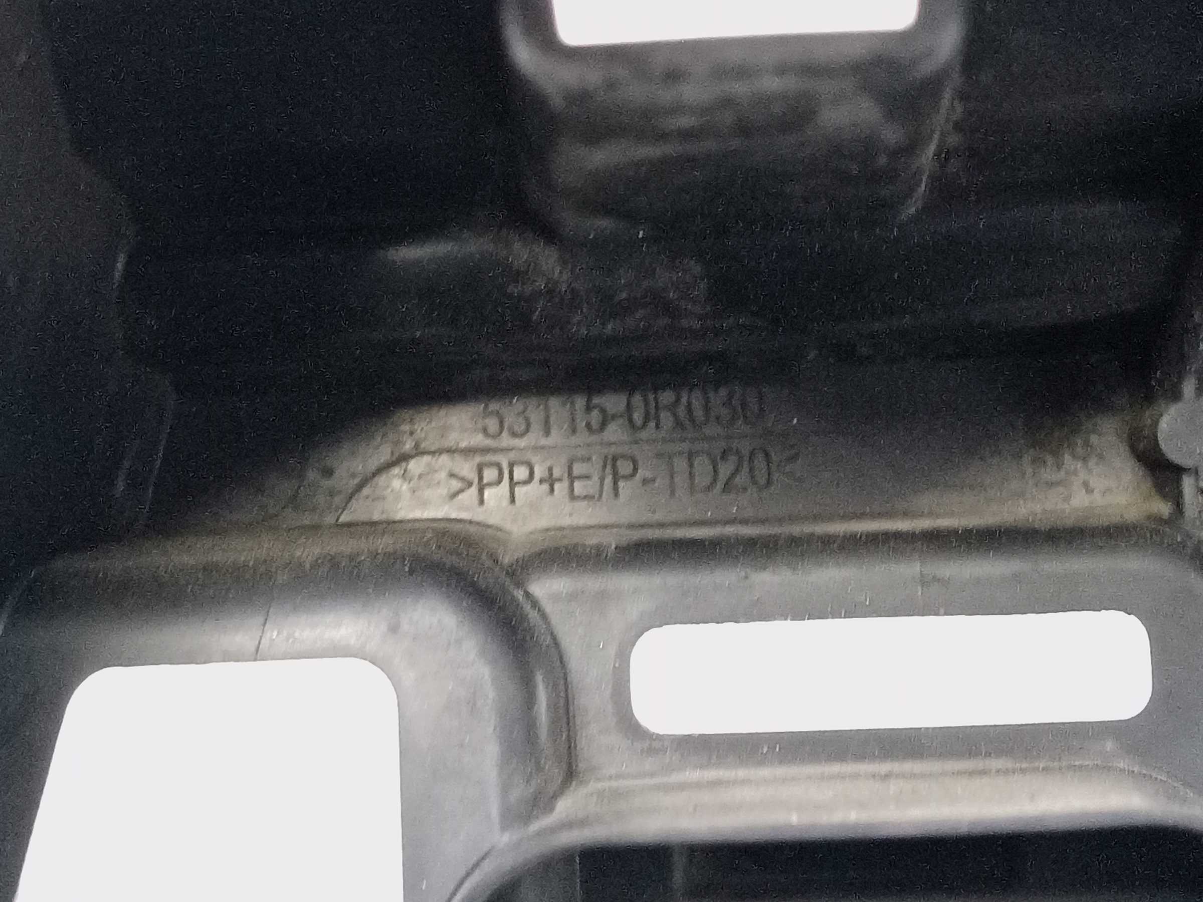 Кронштейн решетки радиатора Toyota RAV4 XA50