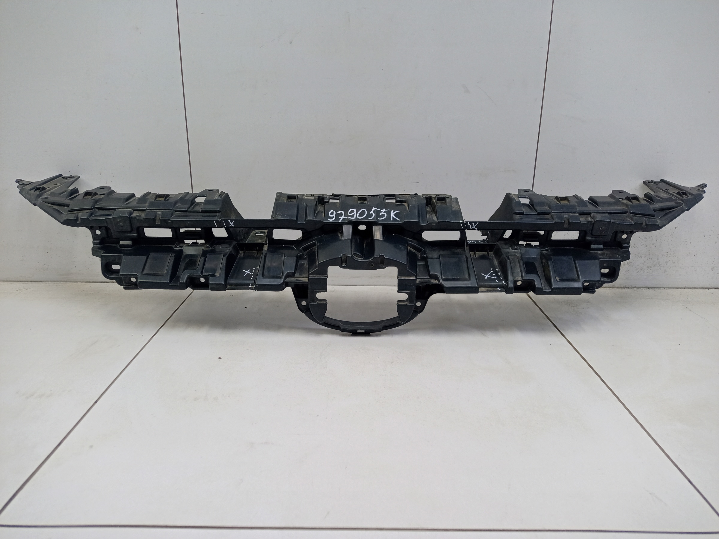 Кронштейн решетки радиатора Toyota RAV4 XA50