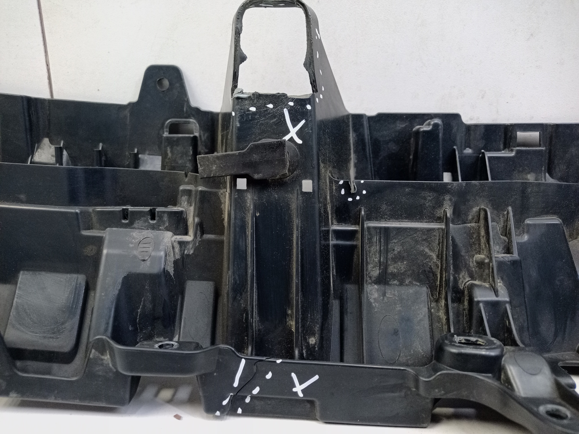 Кронштейн решетки радиатора Toyota RAV4 XA50