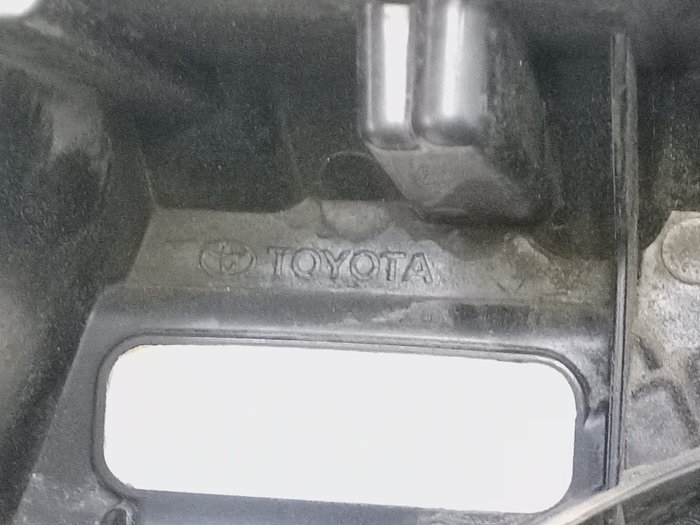 Кронштейн решетки радиатора Toyota RAV4 XA50