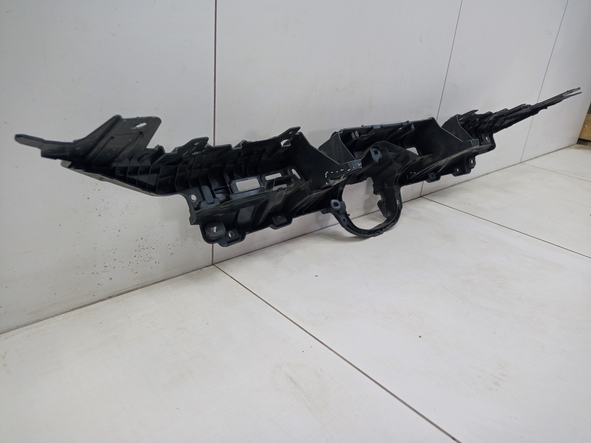 Кронштейн решетки радиатора Toyota RAV4 XA50