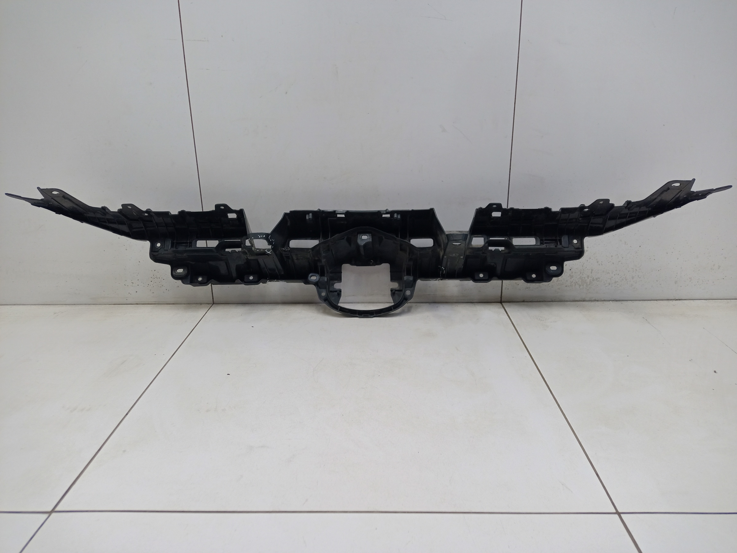 Кронштейн решетки радиатора Toyota RAV4 XA50