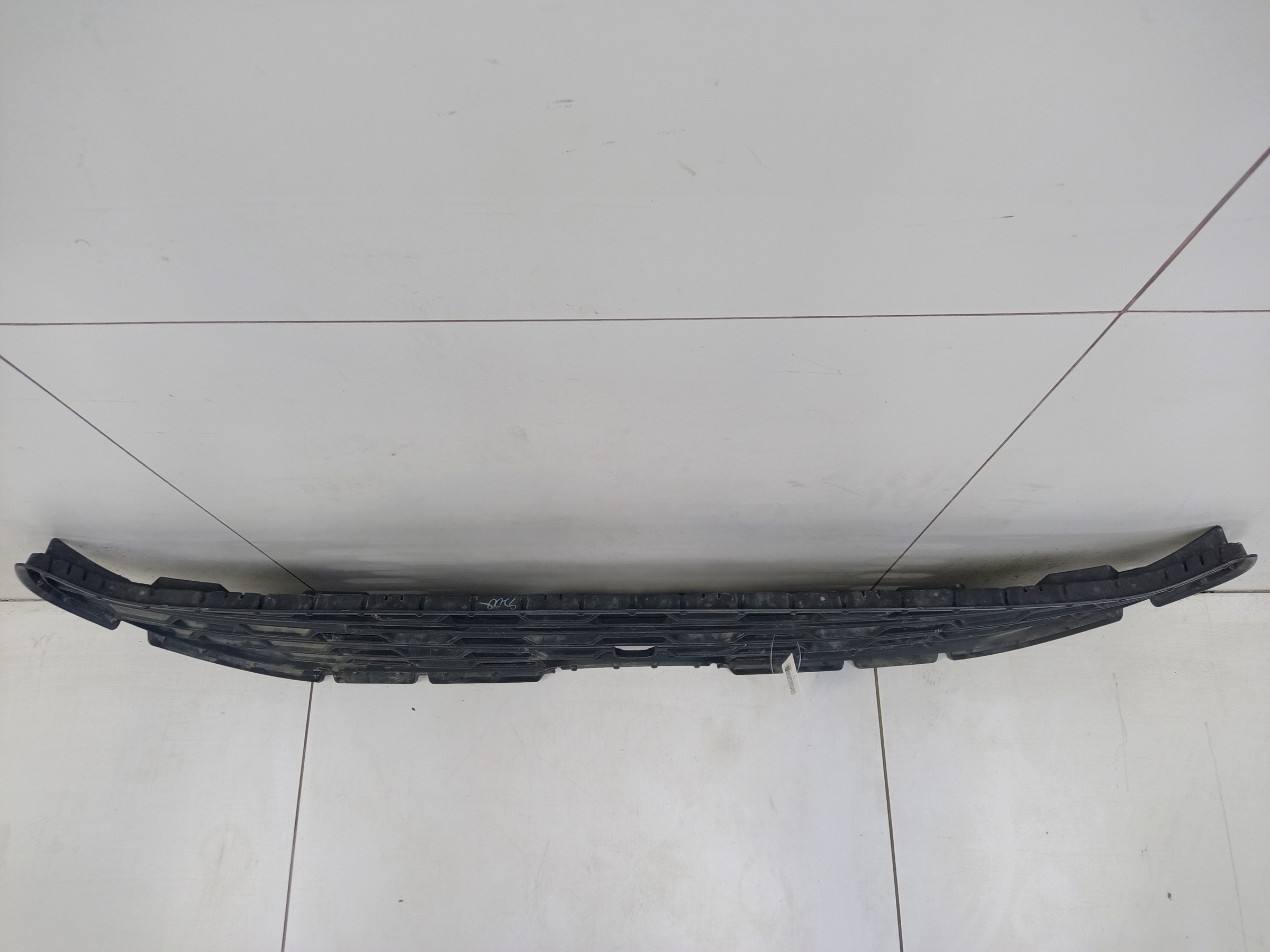 Решетка радиатора Toyota RAV4 XA50 под камеру черная