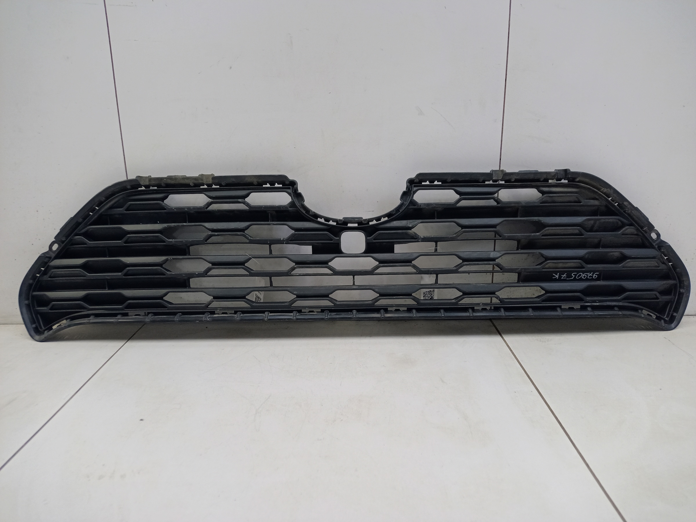 Решетка радиатора Toyota RAV4 XA50 под камеру черная