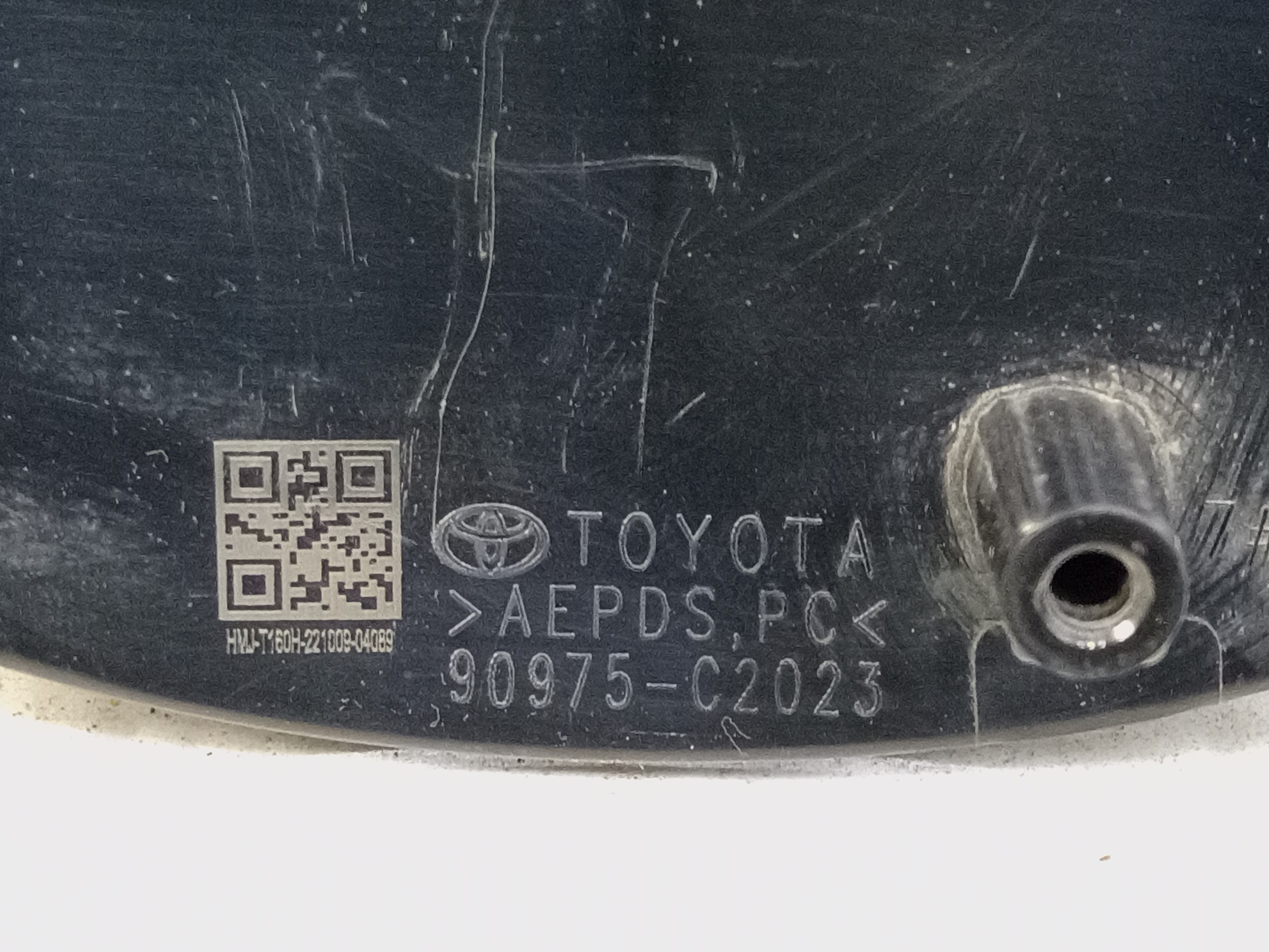 Эмблема решетки радиатора Toyota Camry V70