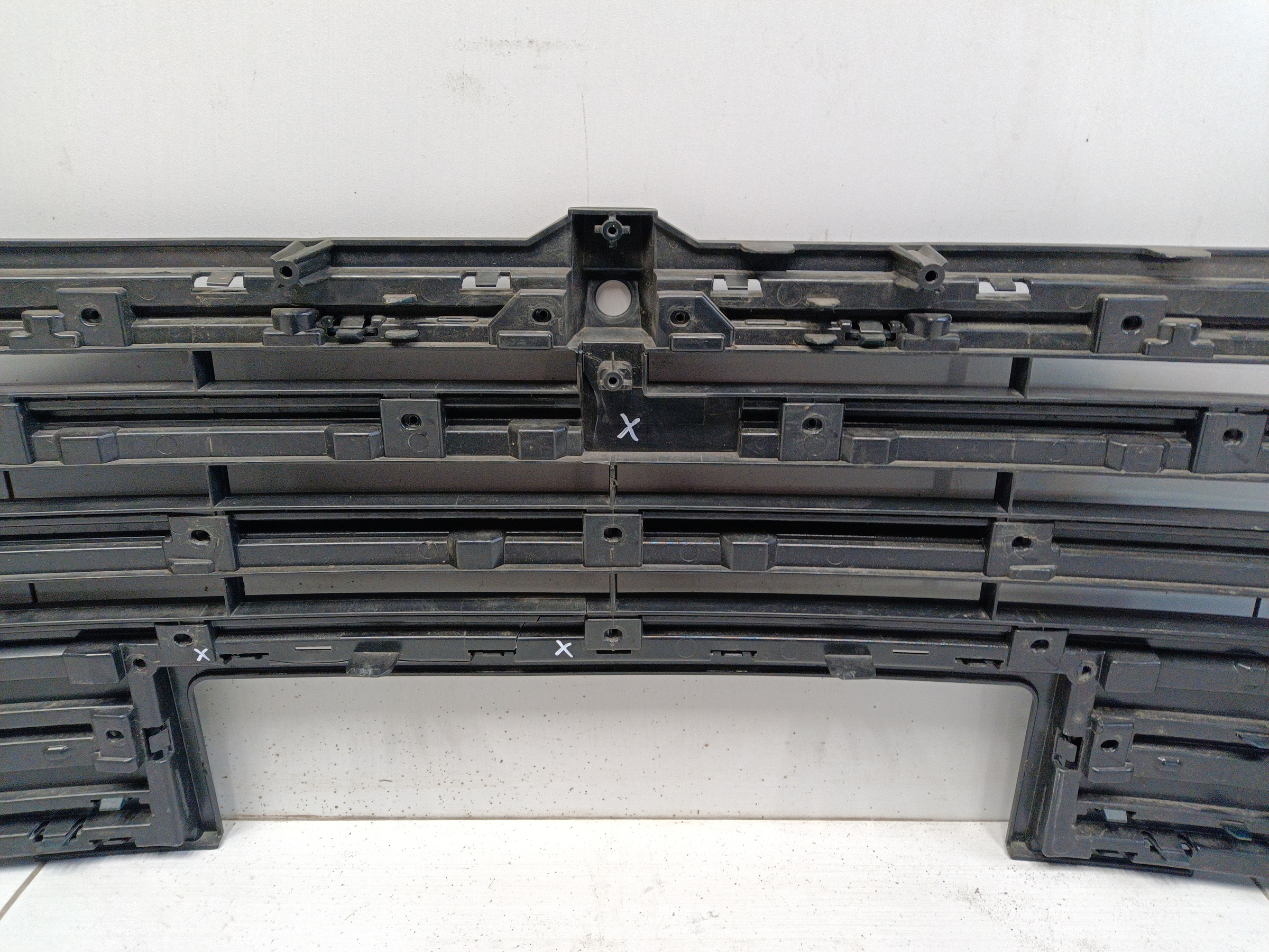 Решётка переднего бампера центральная Exeed TXL Restail