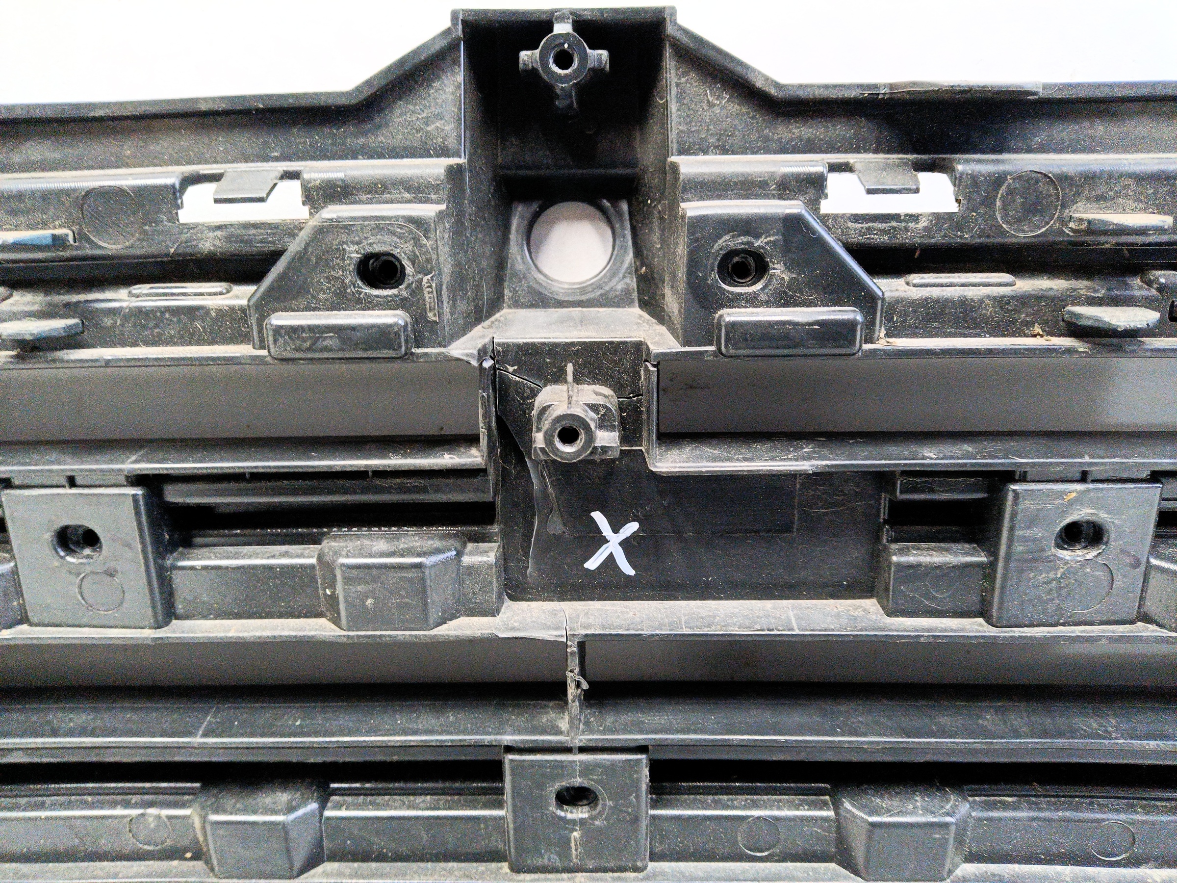 Решётка переднего бампера центральная Exeed TXL Restail