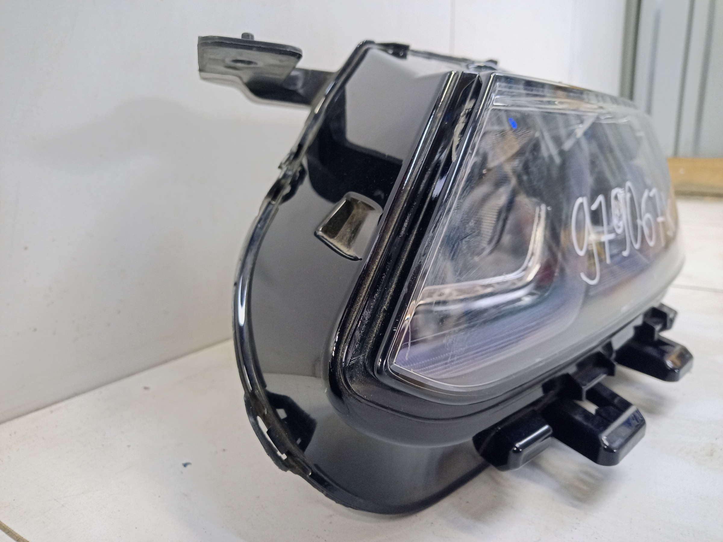 Фара передняя левая Belgee X50 галоген