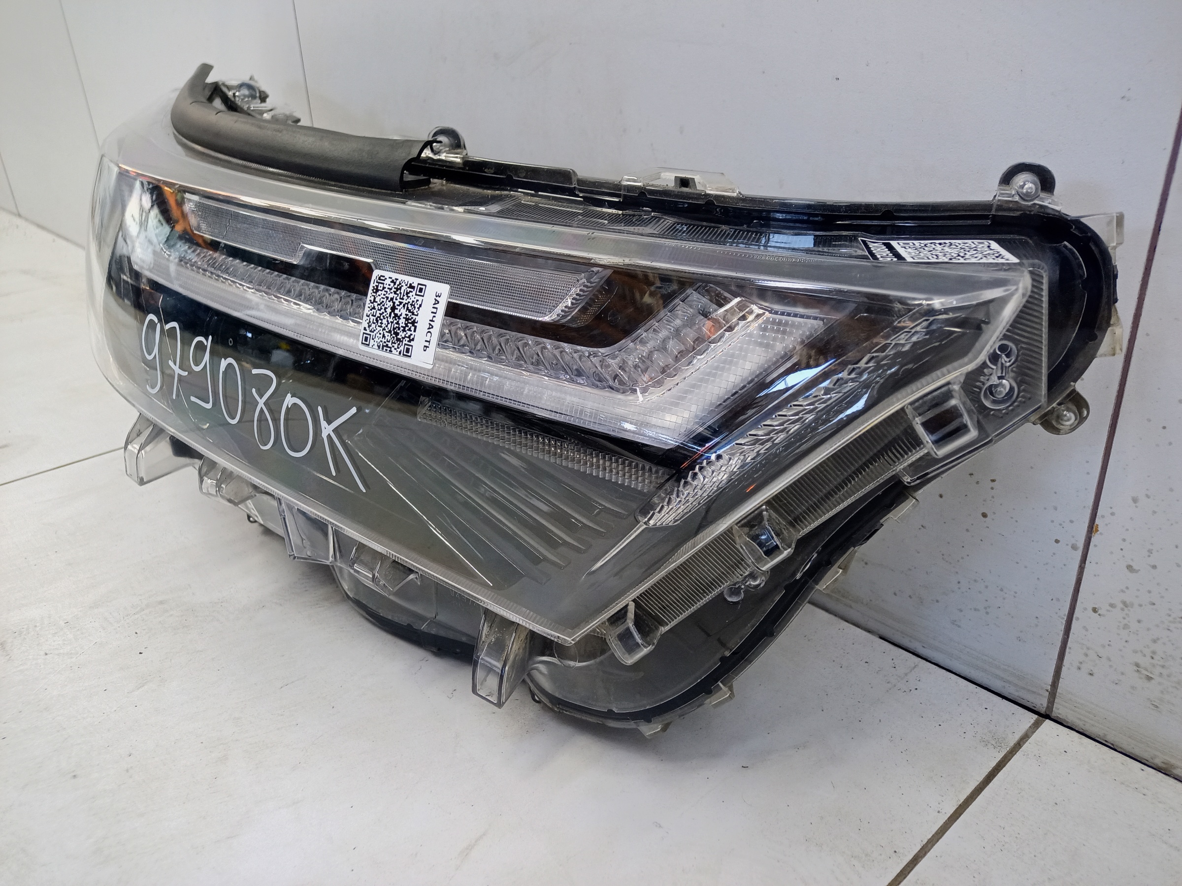 Фара передняя правая Toyota RAV4 XA50 Restail LED