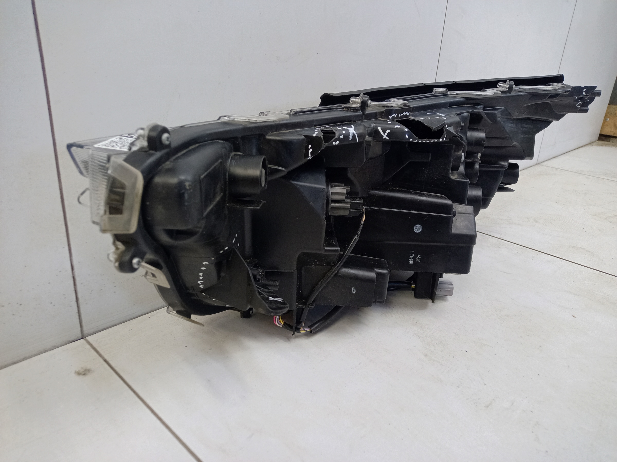 Фара передняя правая Toyota RAV4 XA50 Restail LED