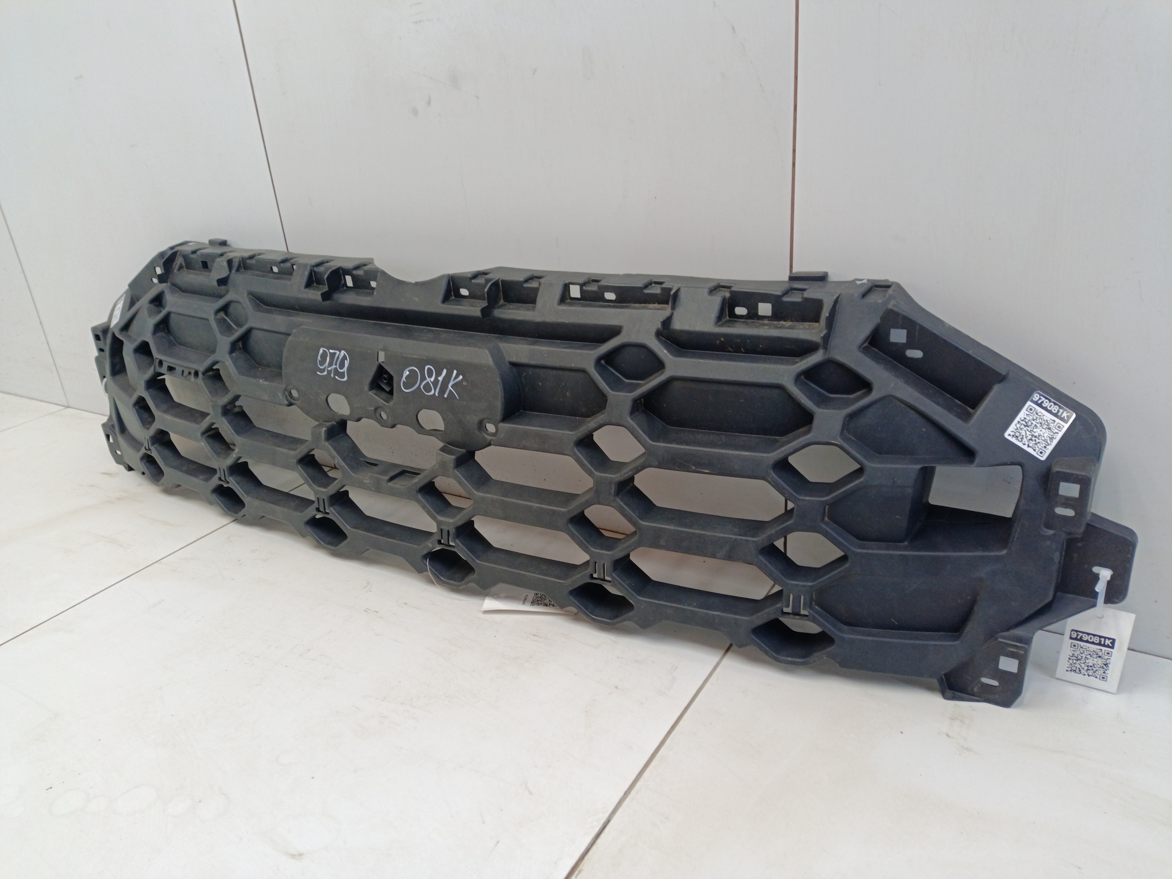 Кронштейн решетки радиатора Audi SQ5 2 Restail