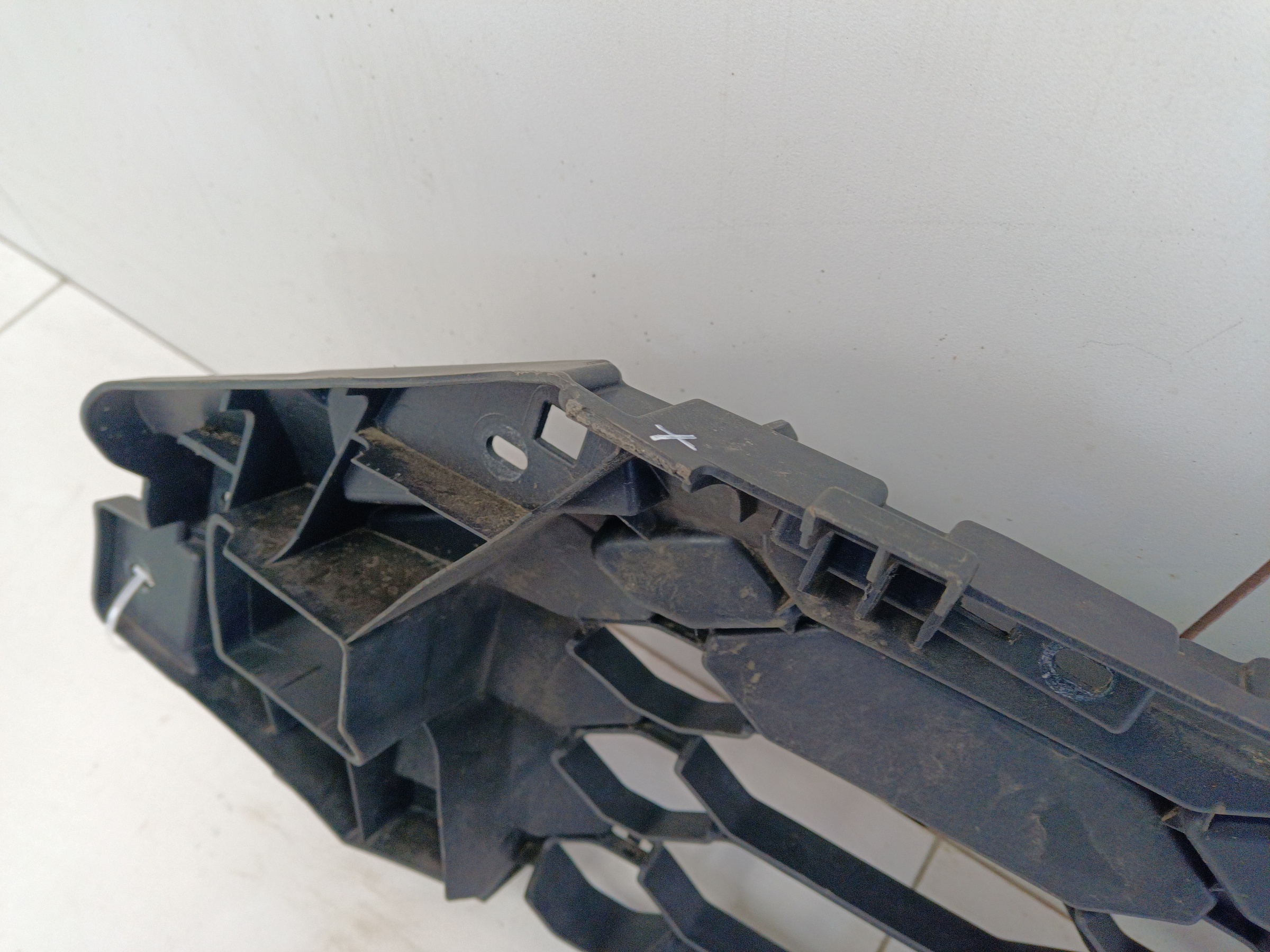 Кронштейн решетки радиатора Audi SQ5 2 Restail