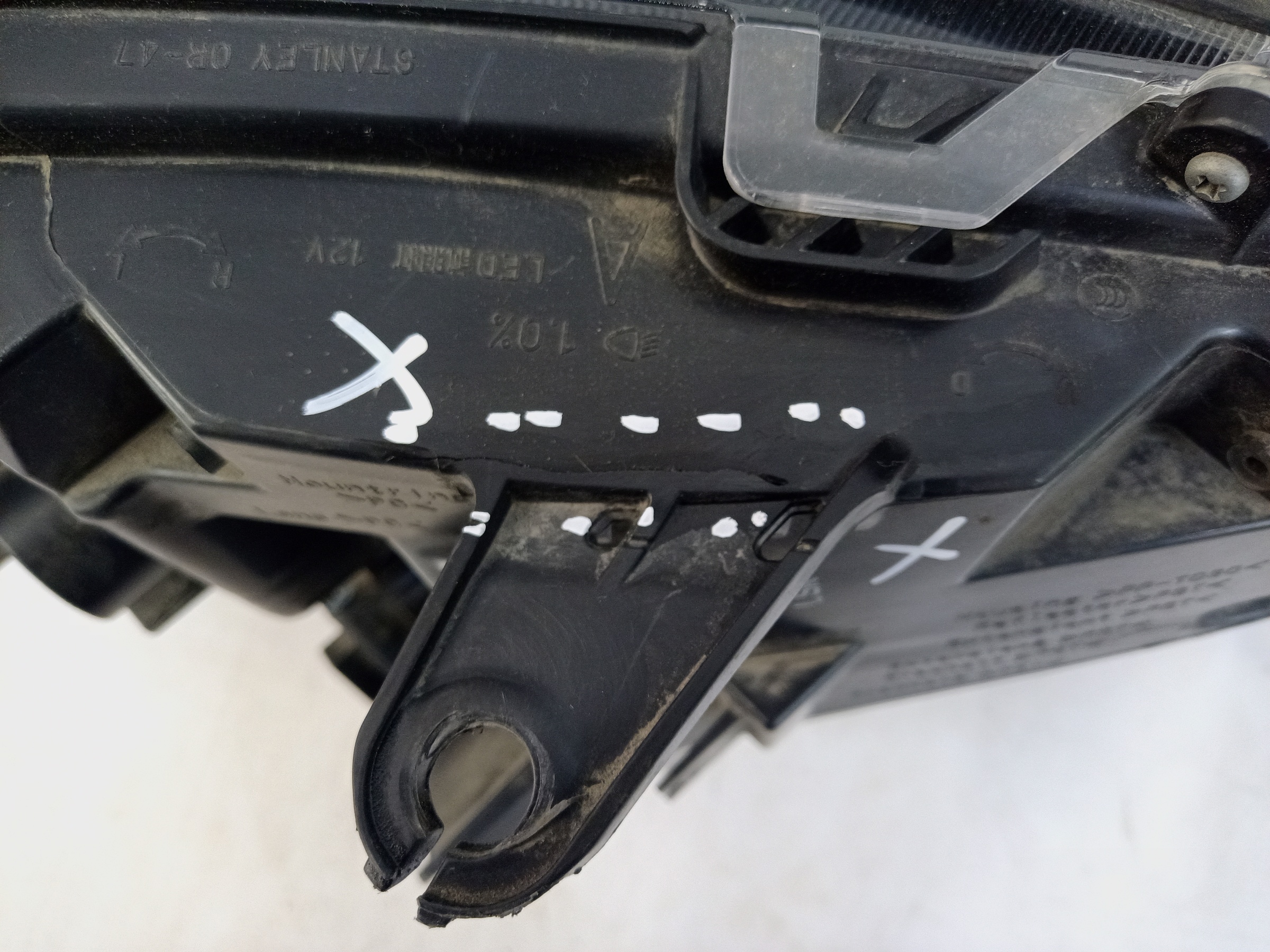 Фара передняя левая Toyota RAV4 XA50 LED