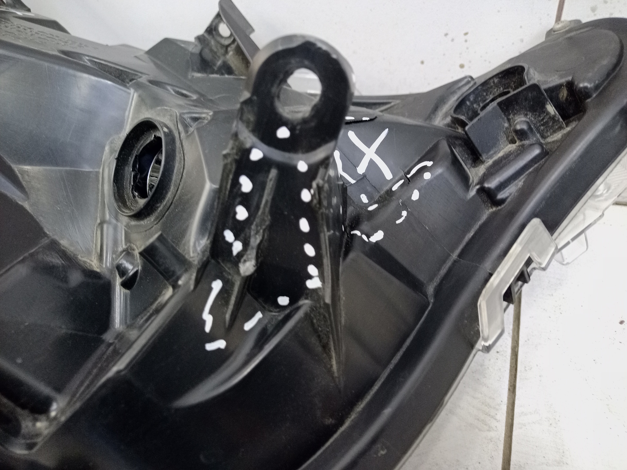 Фара передняя левая Toyota RAV4 XA50 LED