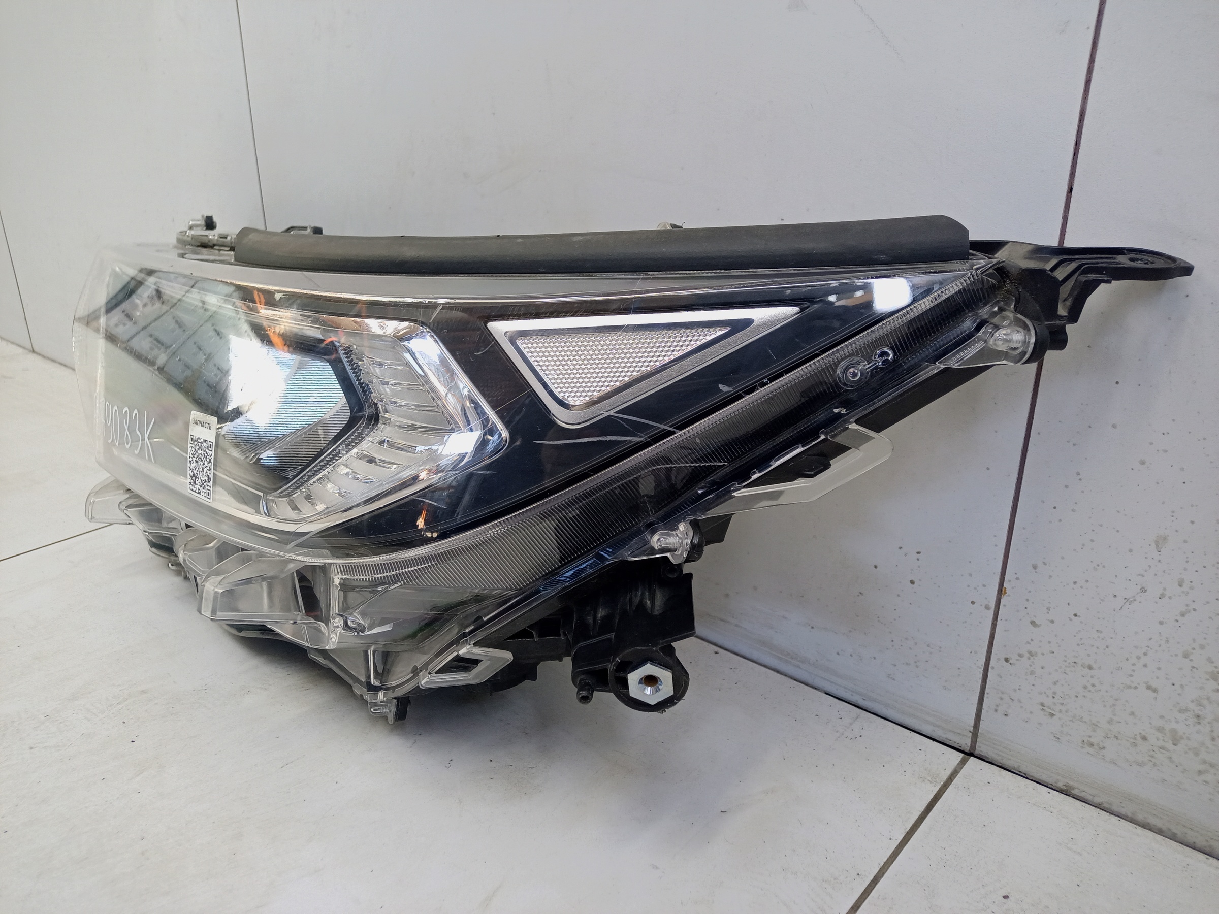 Фара передняя левая Toyota RAV4 XA50 LED