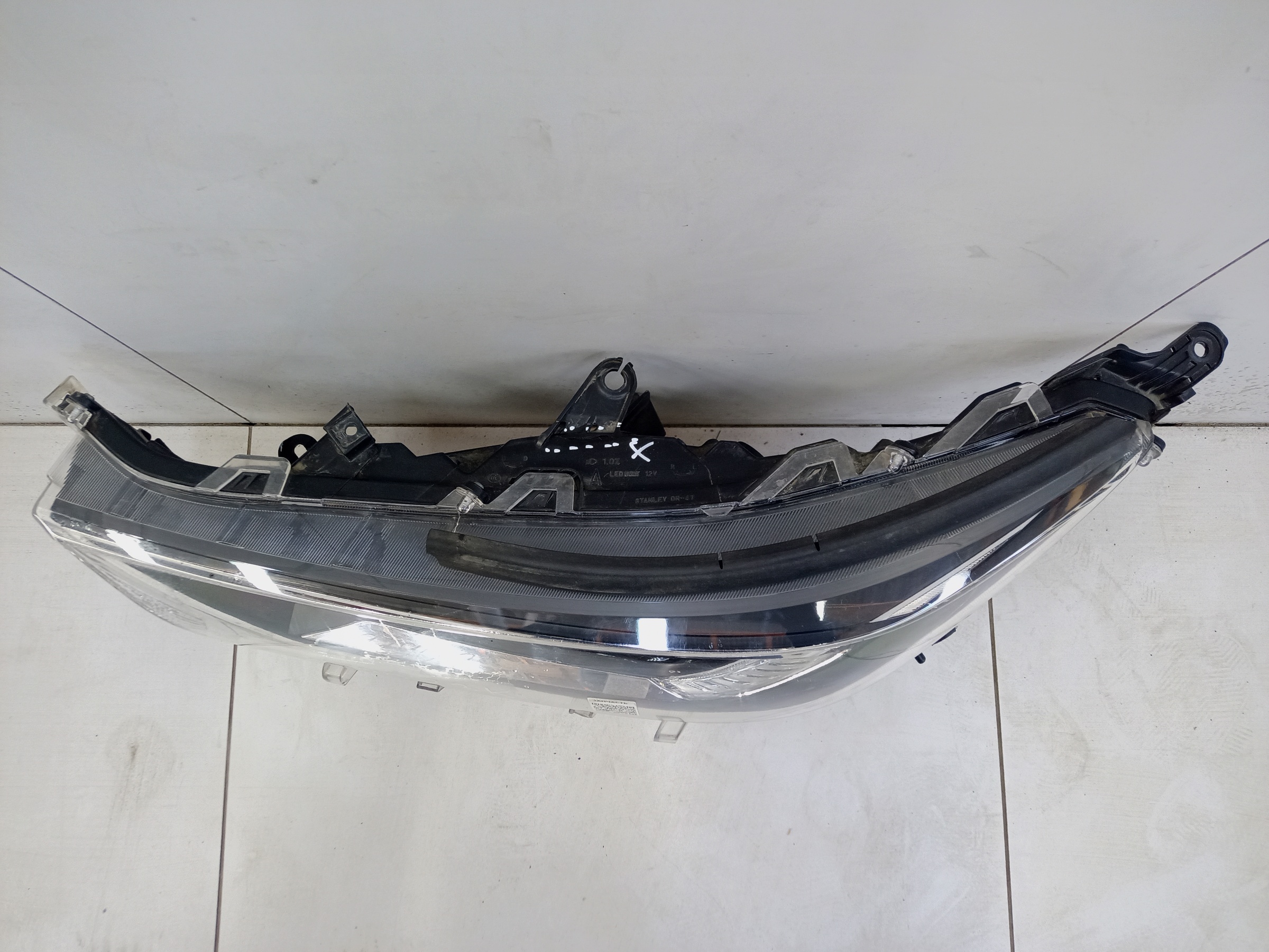 Фара передняя левая Toyota RAV4 XA50 LED