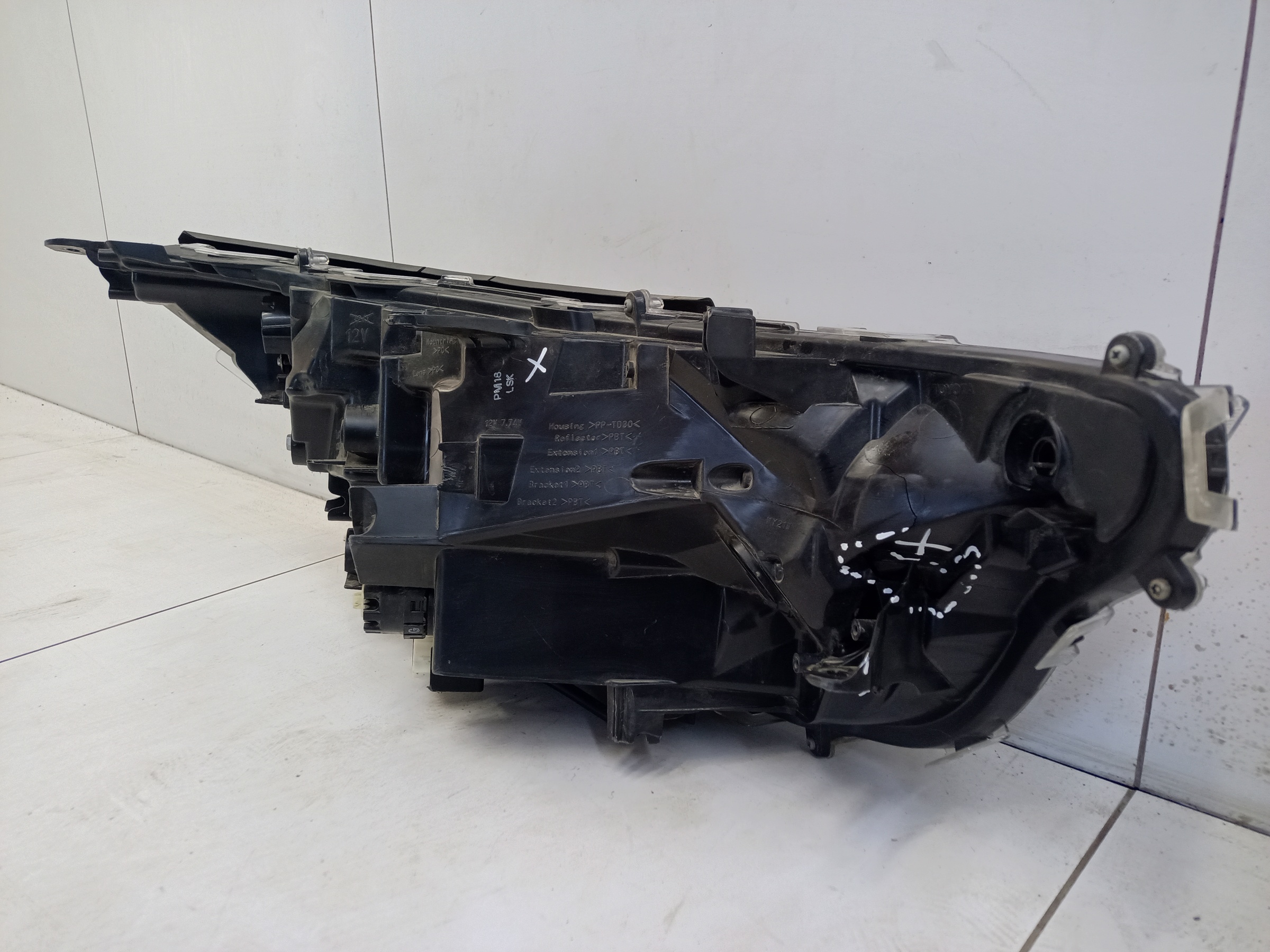 Фара передняя левая Toyota RAV4 XA50 LED