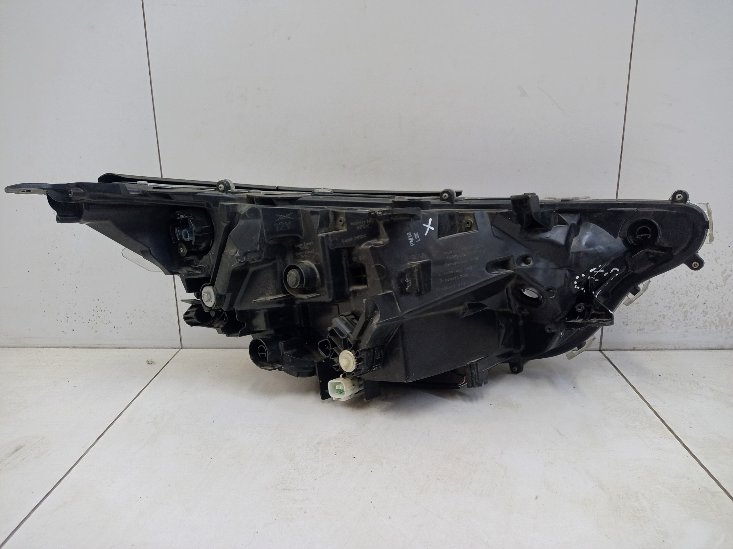 Фара передняя левая Toyota RAV4 XA50 LED