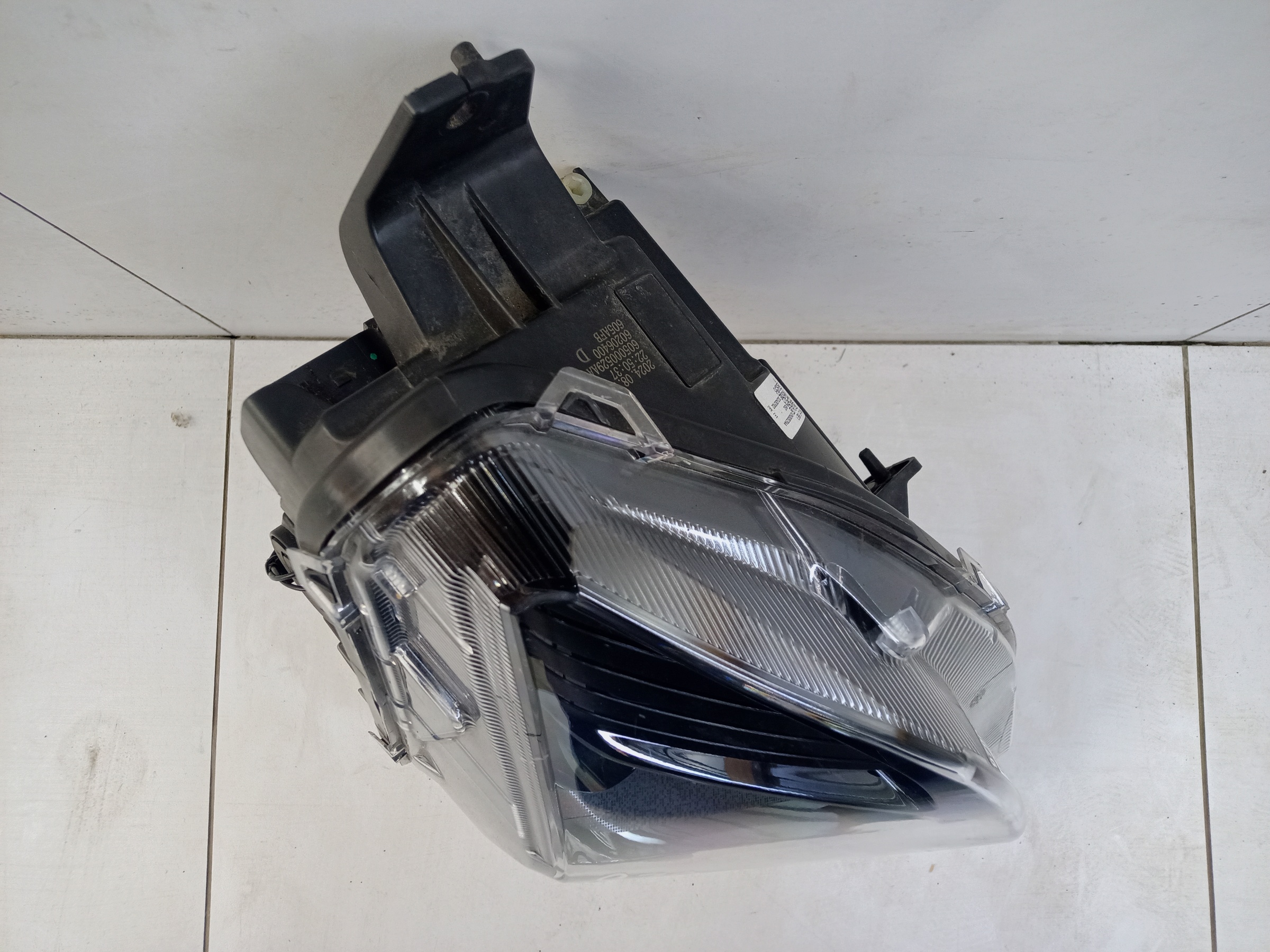 Фара передняя правая Omoda C5 галоген