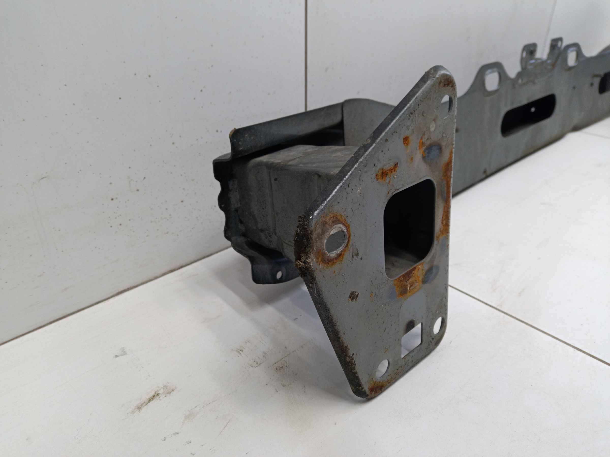 Усилитель переднего бампера Kaiyi E5