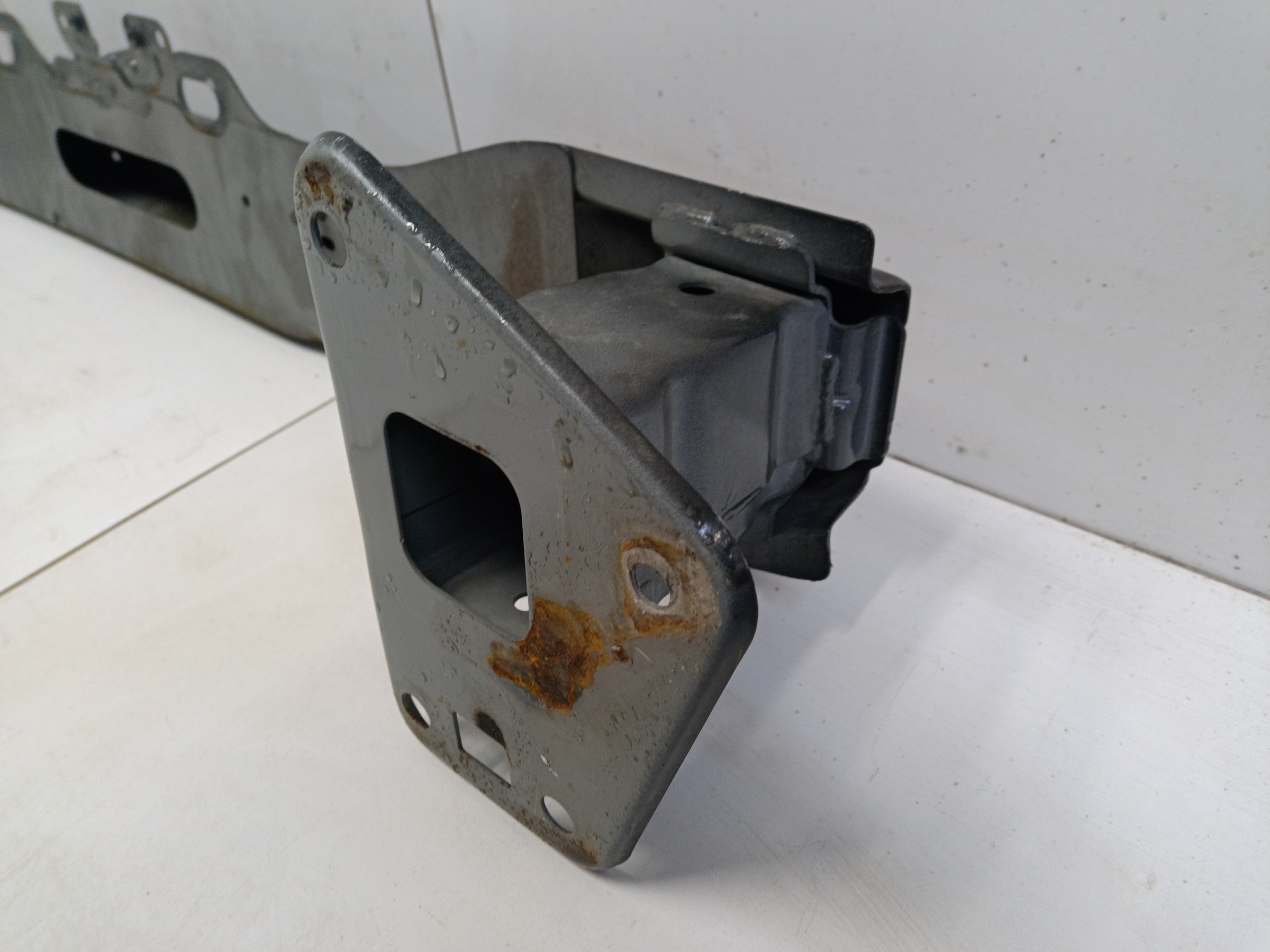 Усилитель переднего бампера Kaiyi E5