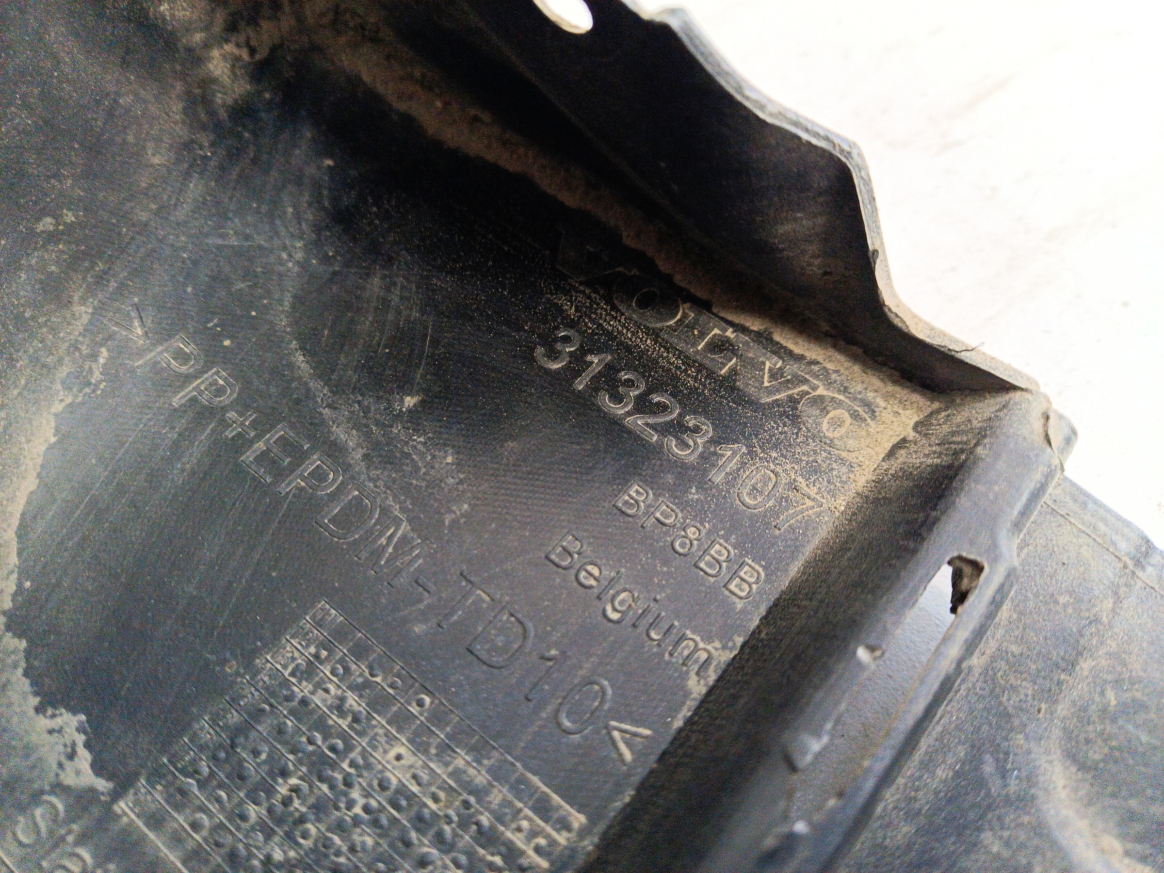 Бампер задний центральная часть Volvo V40 Cross Country