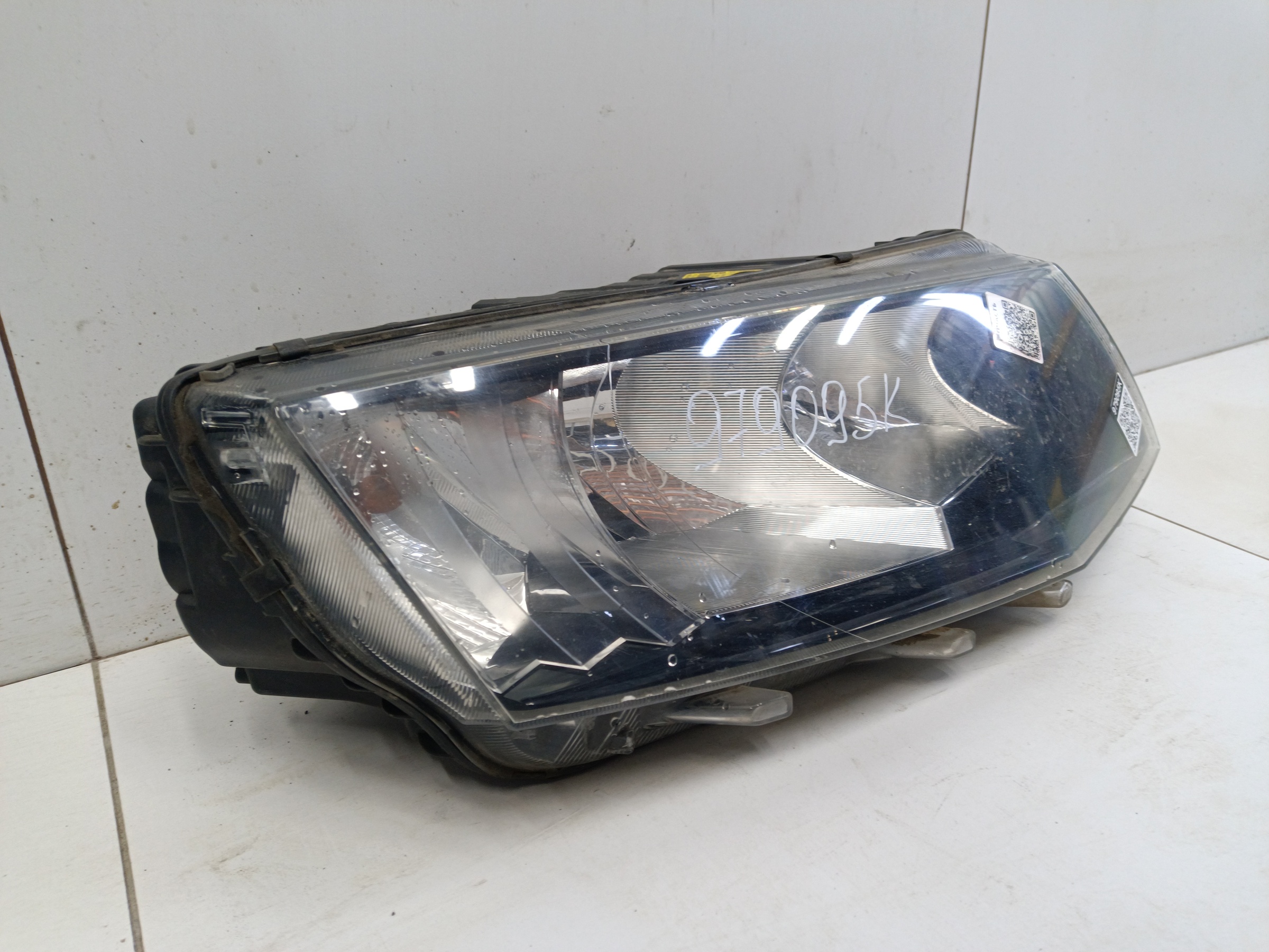 Фара передняя правая Skoda Octavia A7 галоген