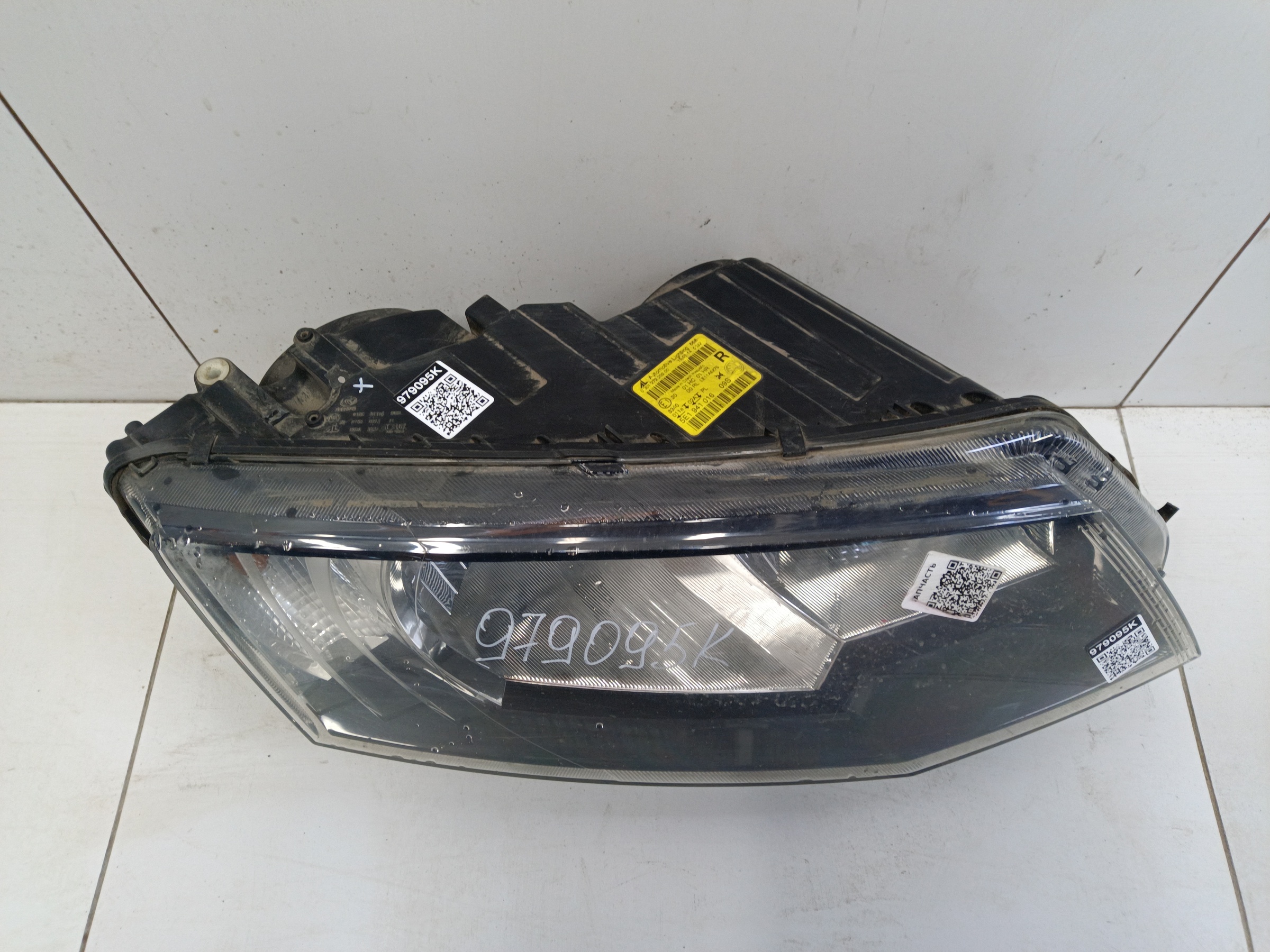 Фара передняя правая Skoda Octavia A7 галоген