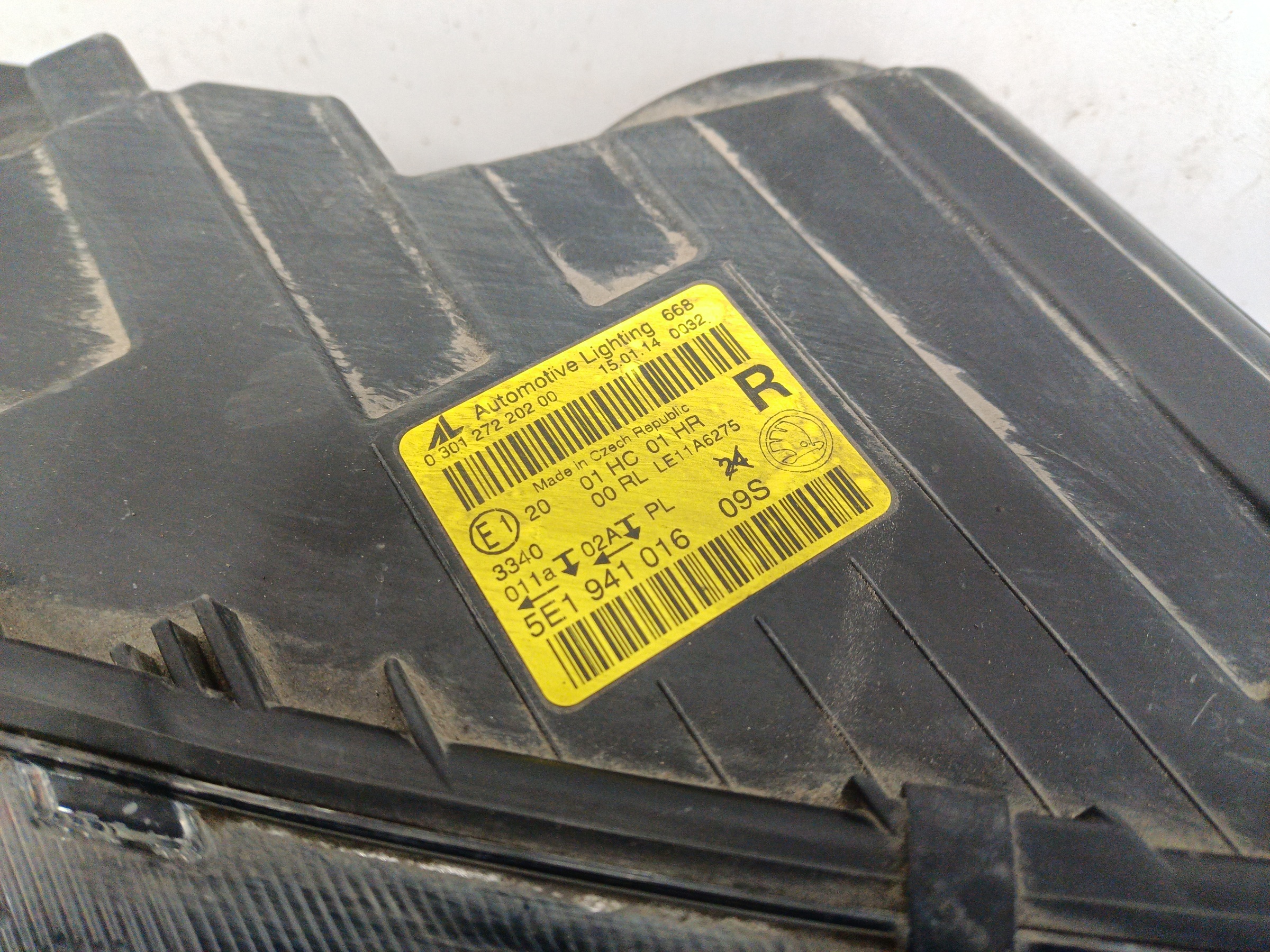 Фара передняя правая Skoda Octavia A7 галоген