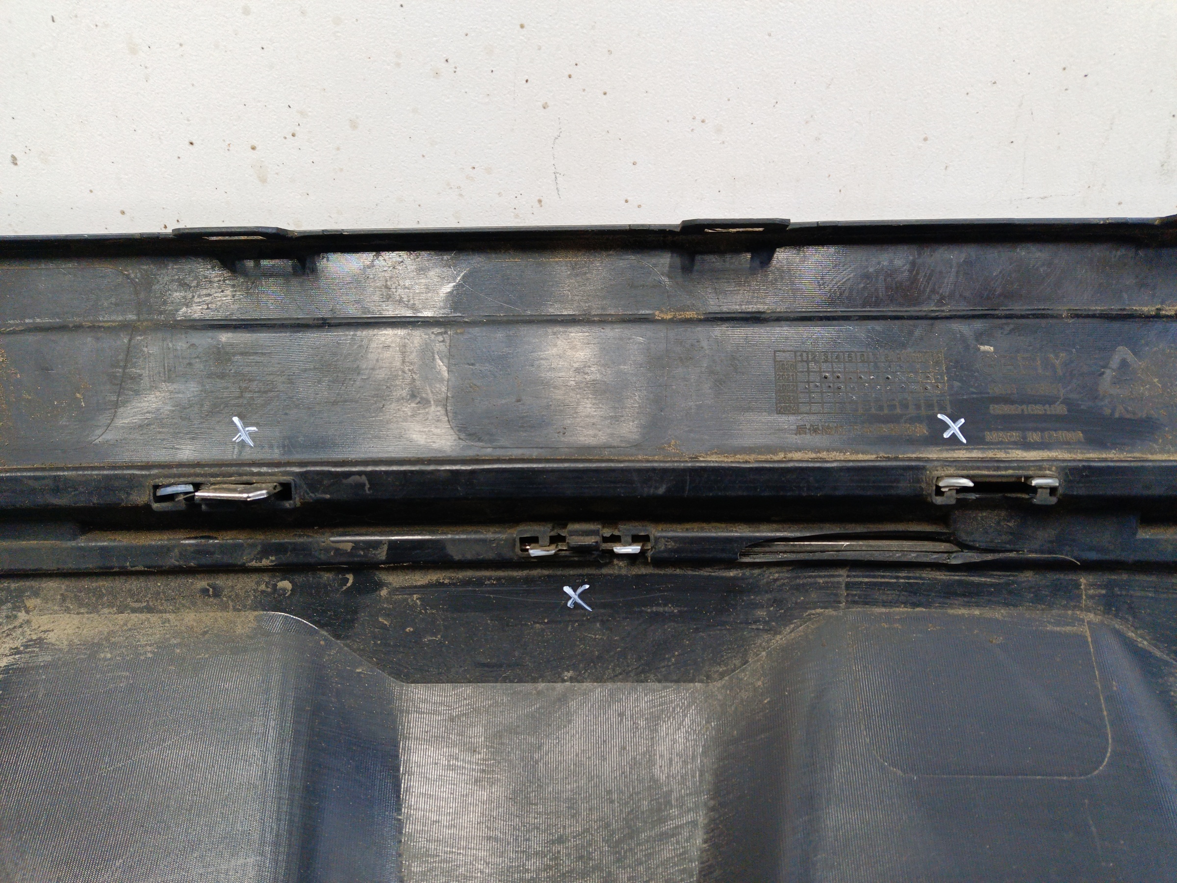 Юбка заднего бампера Geely Monjaro