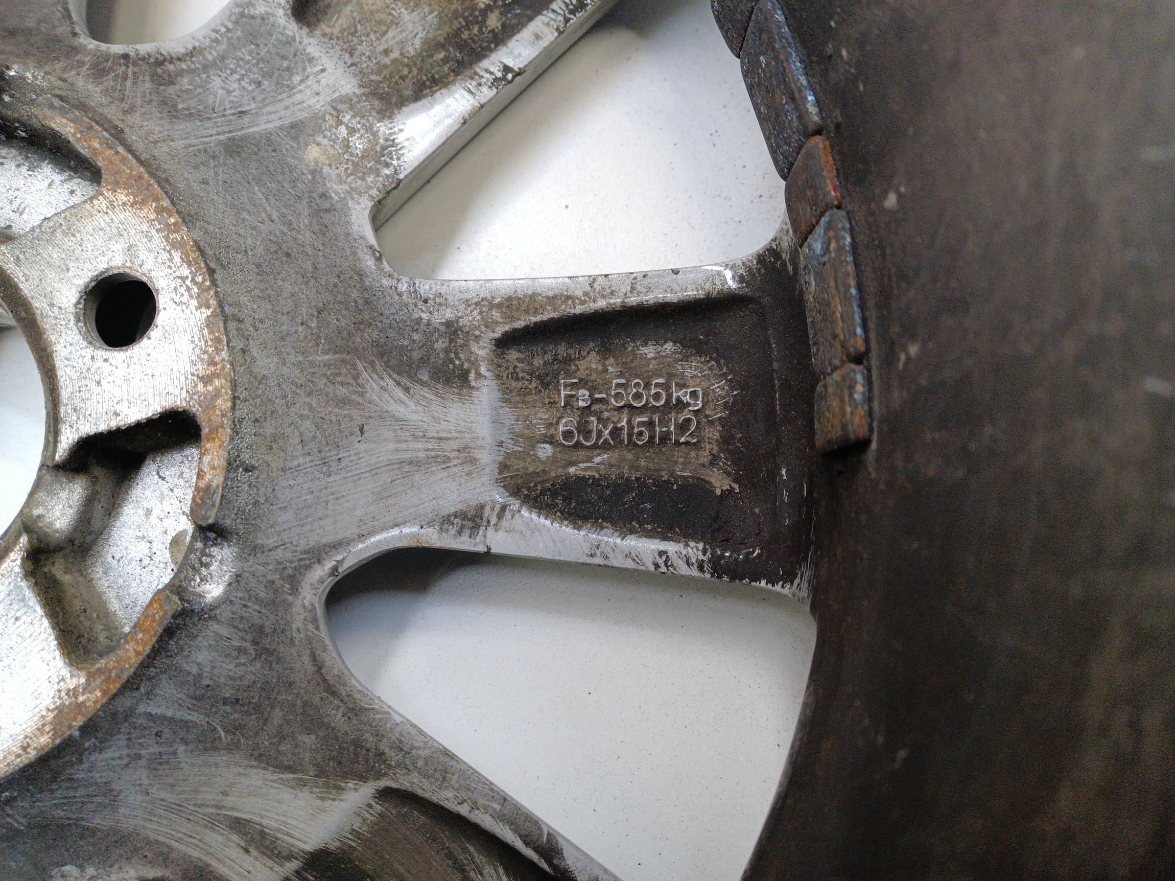 Диск колеса литой Lada Largus Restail R15