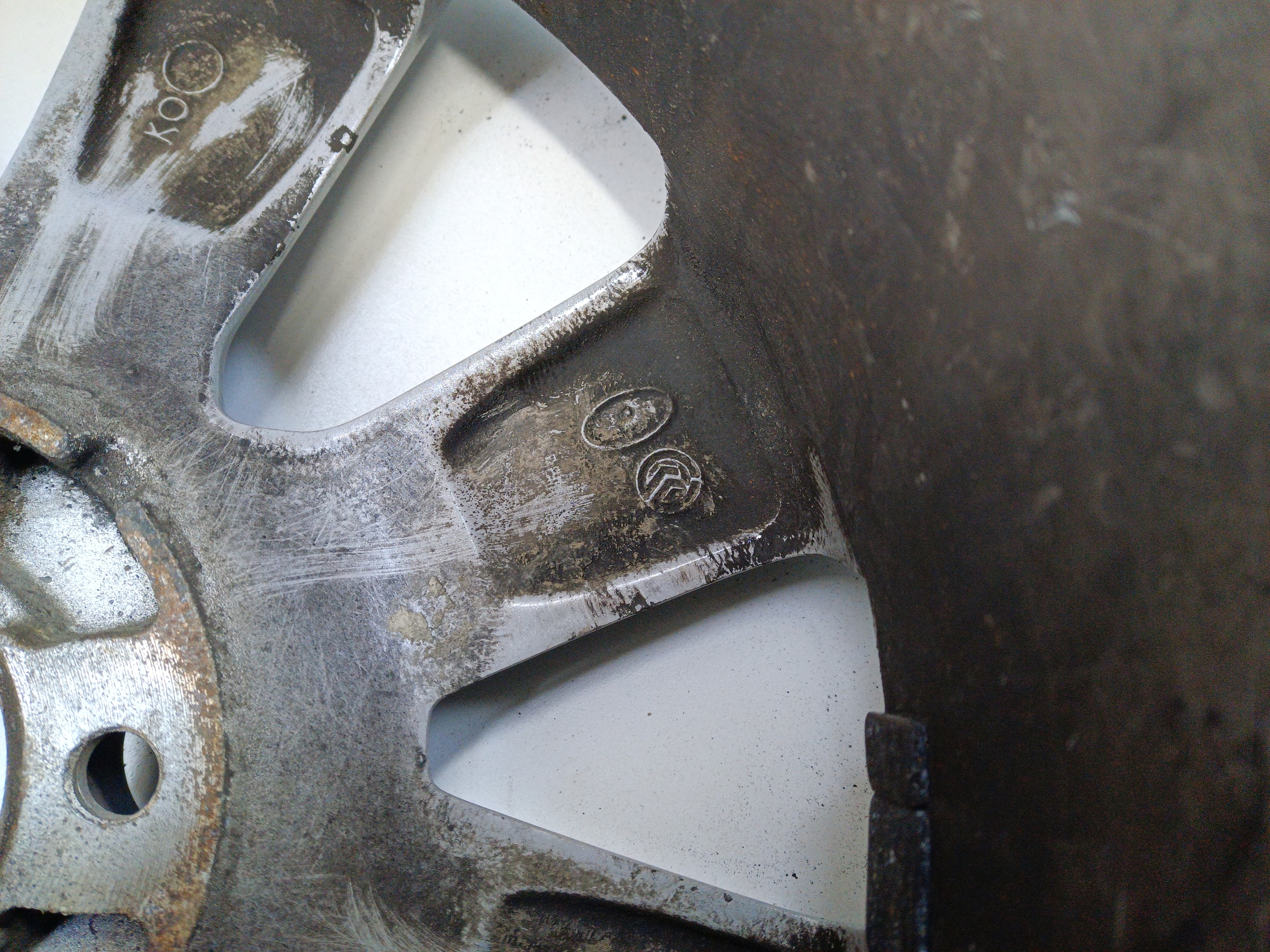 Диск колеса литой Lada Largus Restail R15