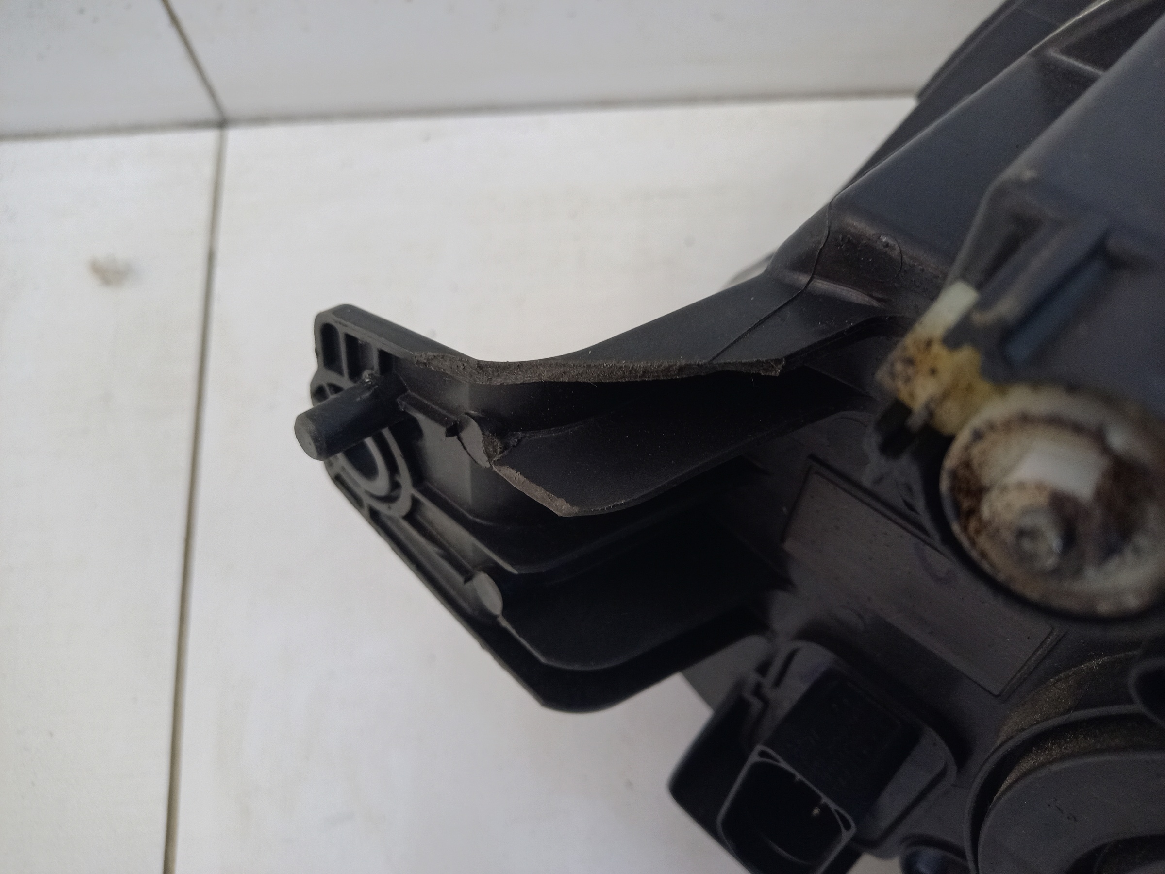 Фара передняя левая Omoda C5 галоген