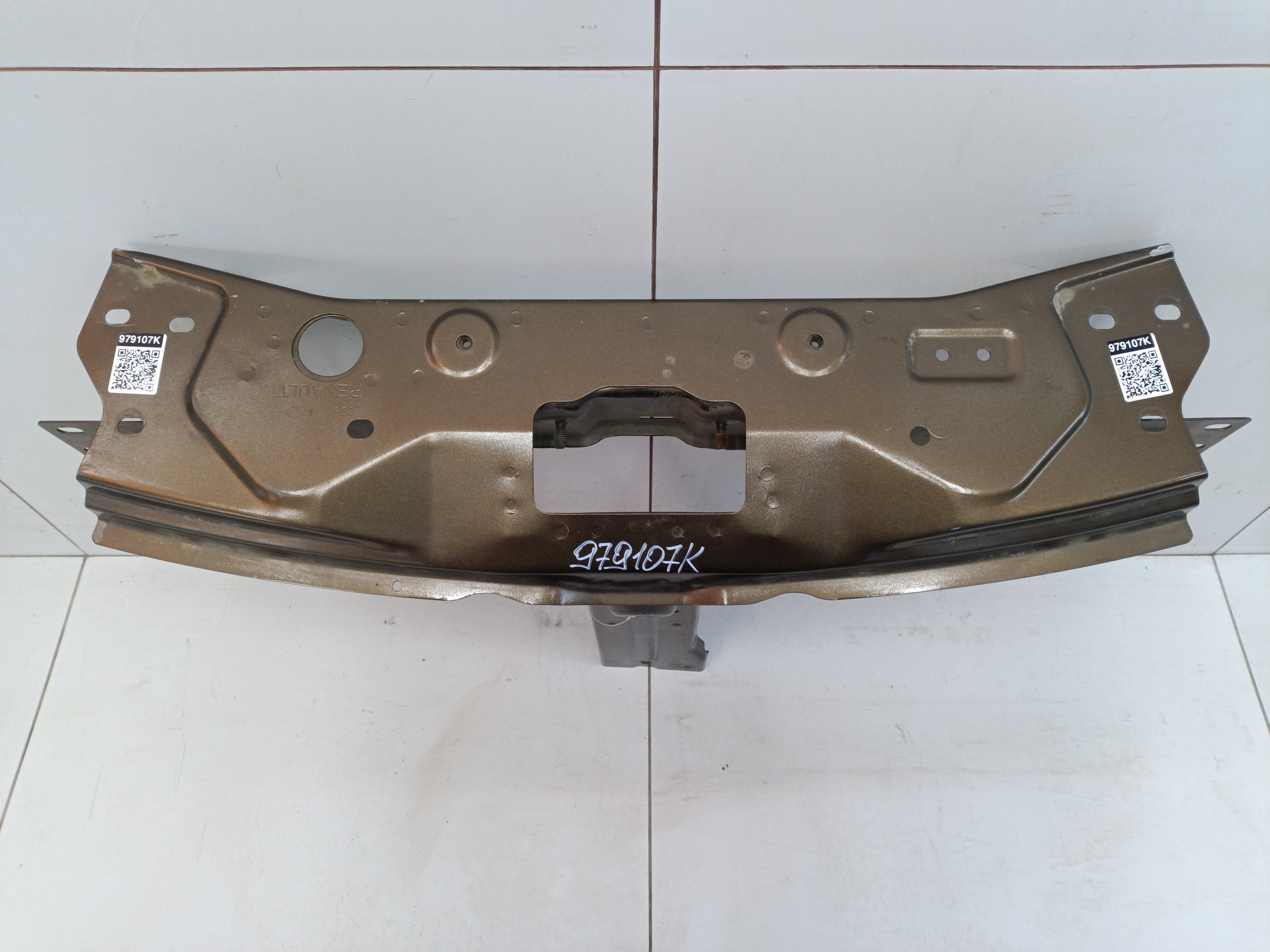 Панель передняя центральная часть Renault Duster 2