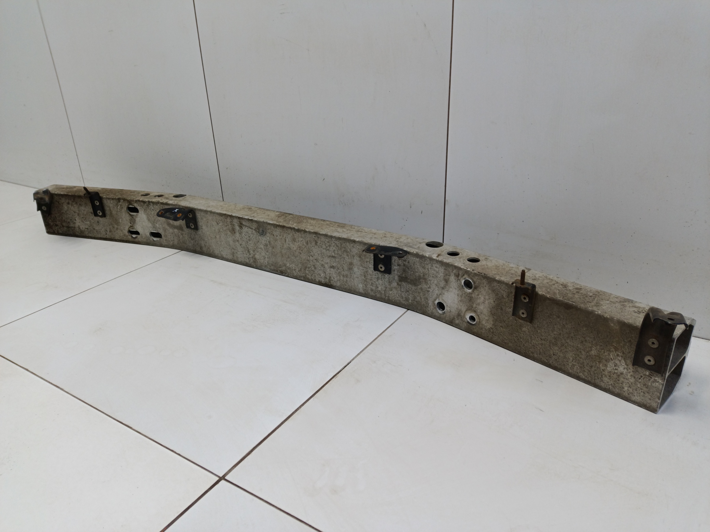 Усилитель переднего бампера нижний Toyota Land Cruiser 200