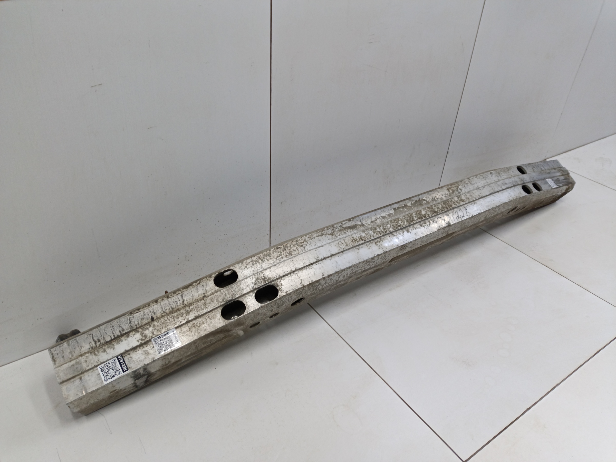 Усилитель переднего бампера нижний Toyota Land Cruiser 200